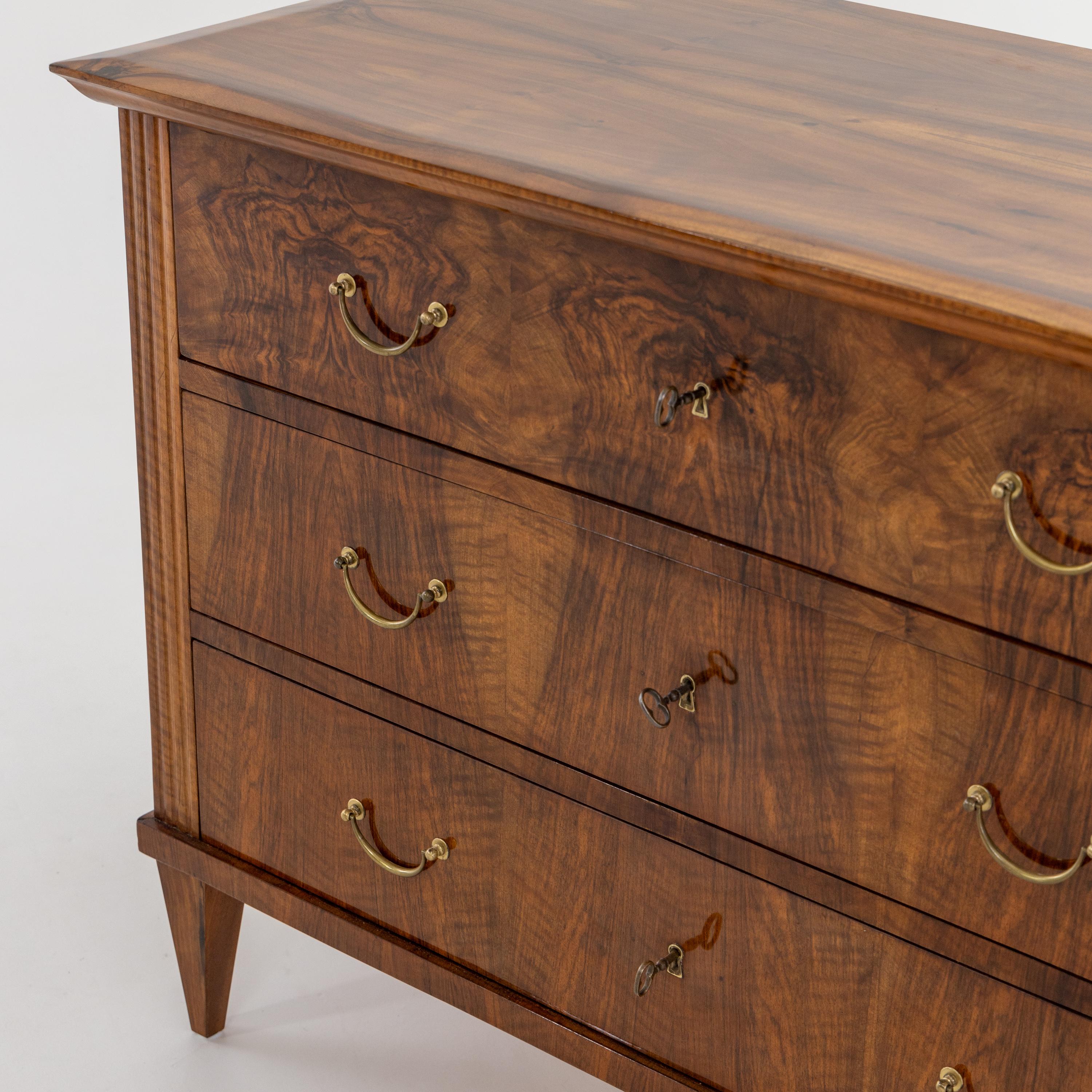 Fine Biedermeier single chest of three drawers.
Walnut with patinated brass pulls.