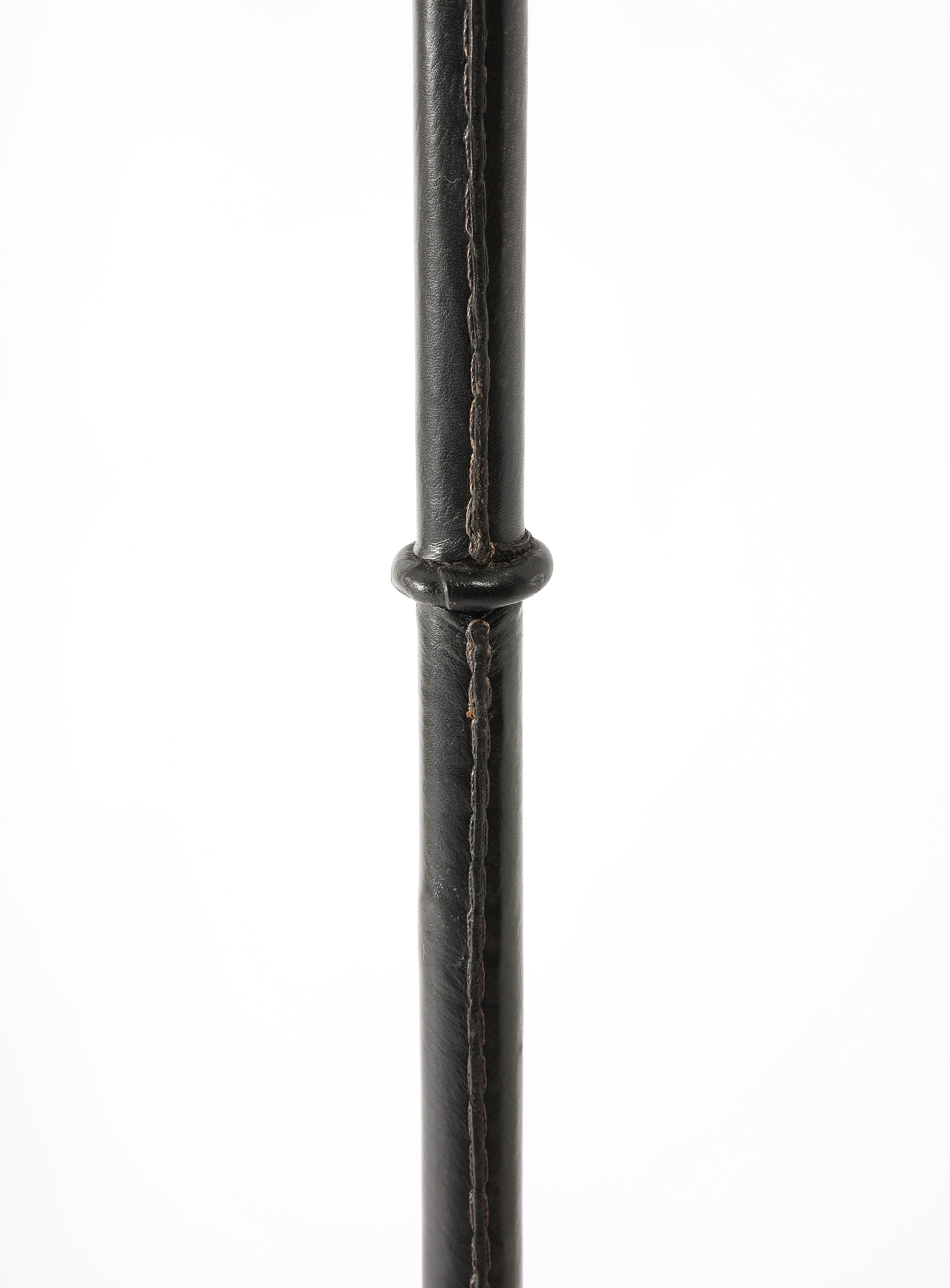 Einzelne schwarze Valenti Dual Kegel Leder Stehlampe, Spanien 1950er Jahre im Angebot 6