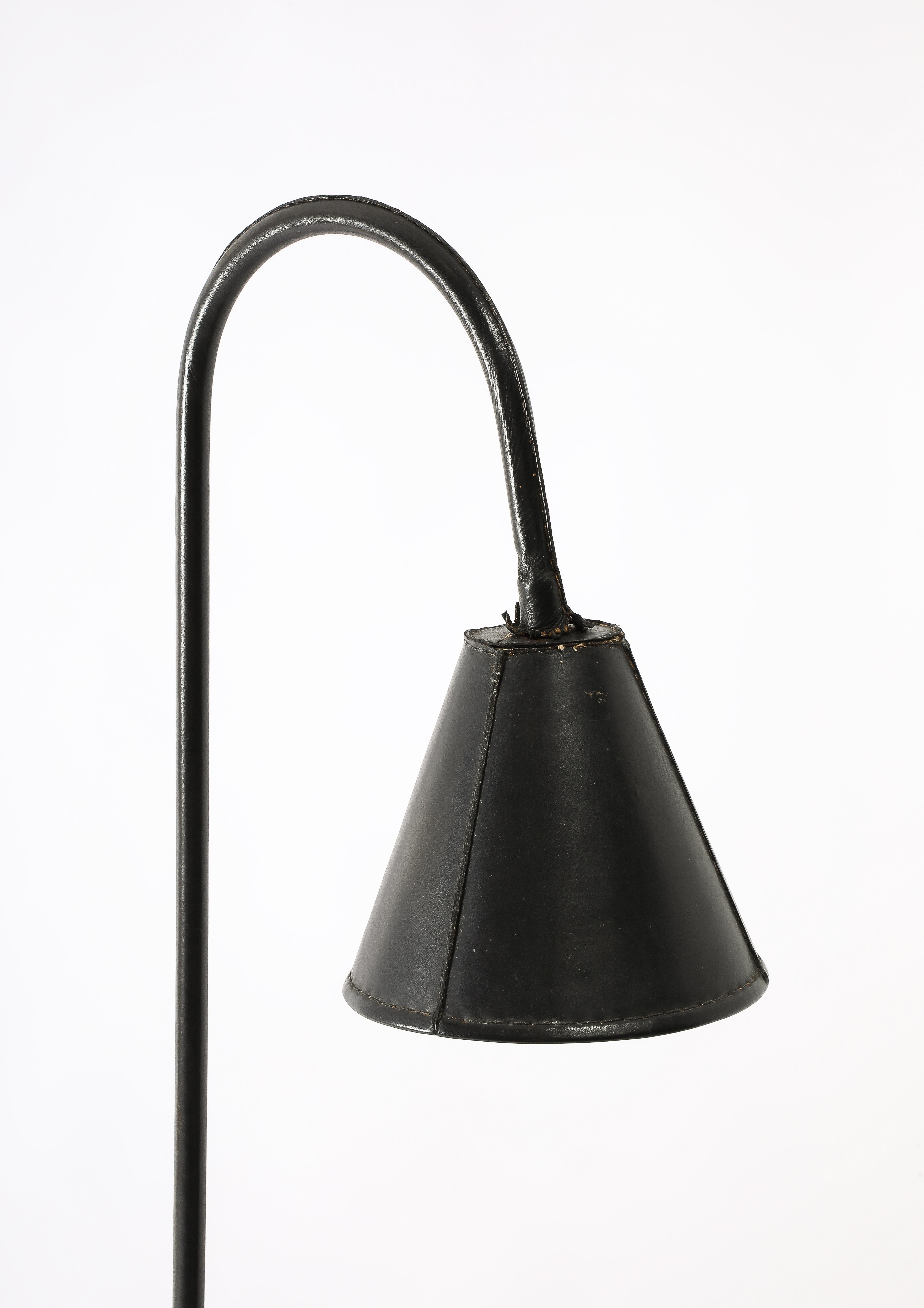 Einzelne schwarze Valenti Dual Kegel Leder Stehlampe, Spanien 1950er Jahre im Angebot 1