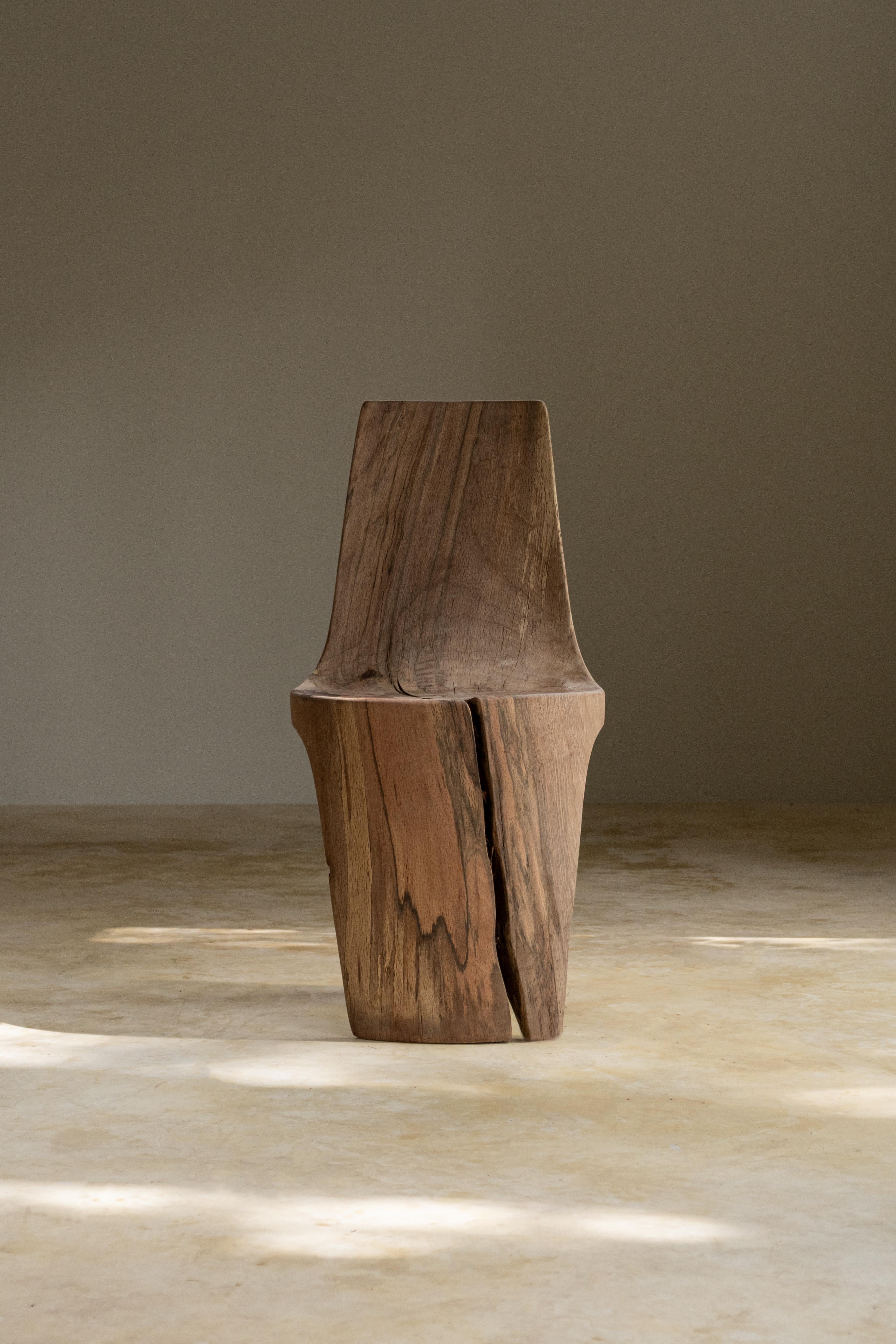 Silla de comedor Batan de madera en bloque de Sebastián Cappiello
Dimensiones:  P 45 x A 84 cm
Materiales: Madera de bloque único. 
Acabados: Cedro blanco, cedro ennegrecido (yakisugi), encino (roble mexicano), capulín (cerezo mexicano). fresno.