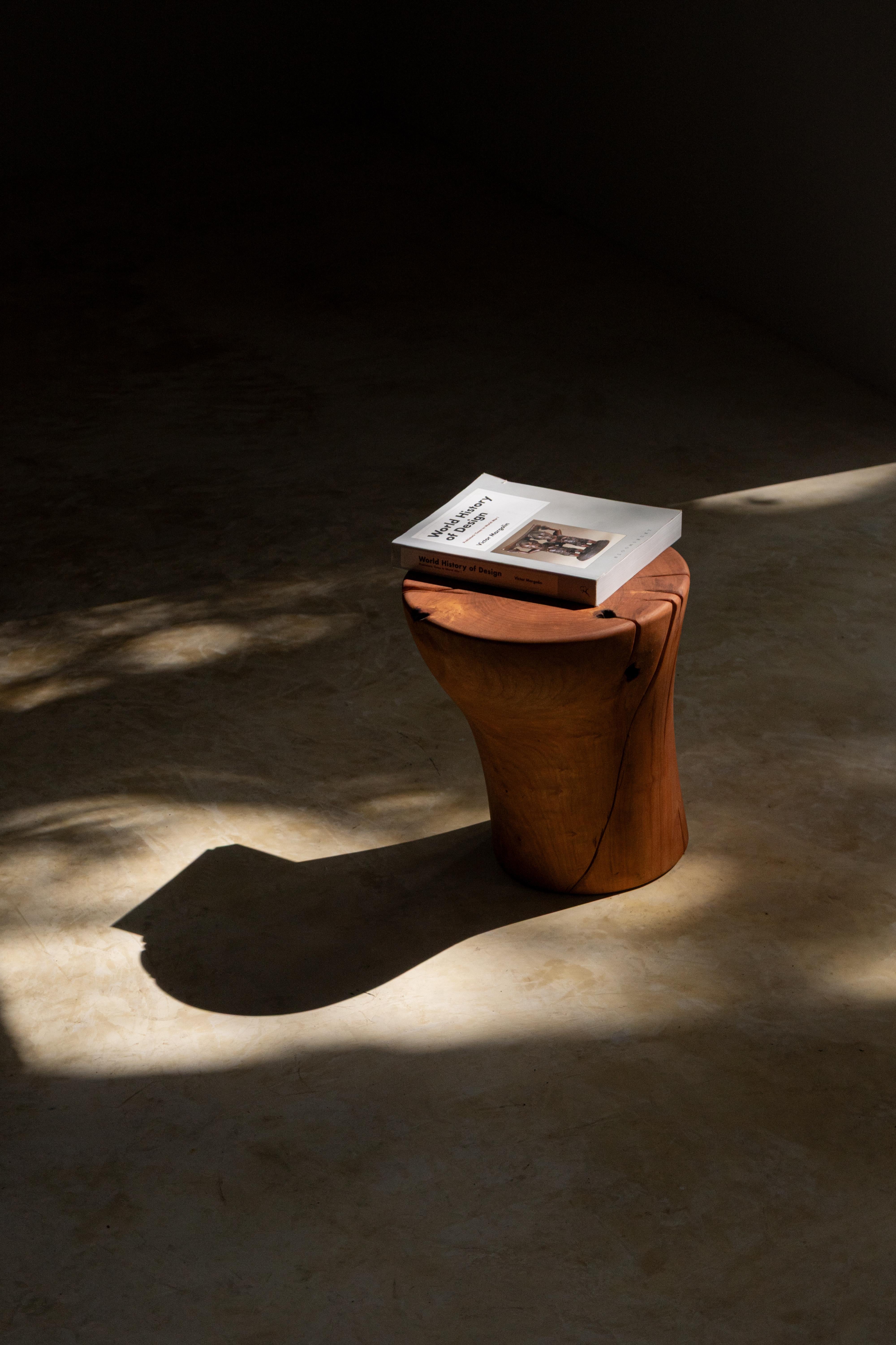 Sgabello Batan a blocco singolo in Wood di Sebastián Cappiello In condizioni Nuovo in vendita a Geneve, CH