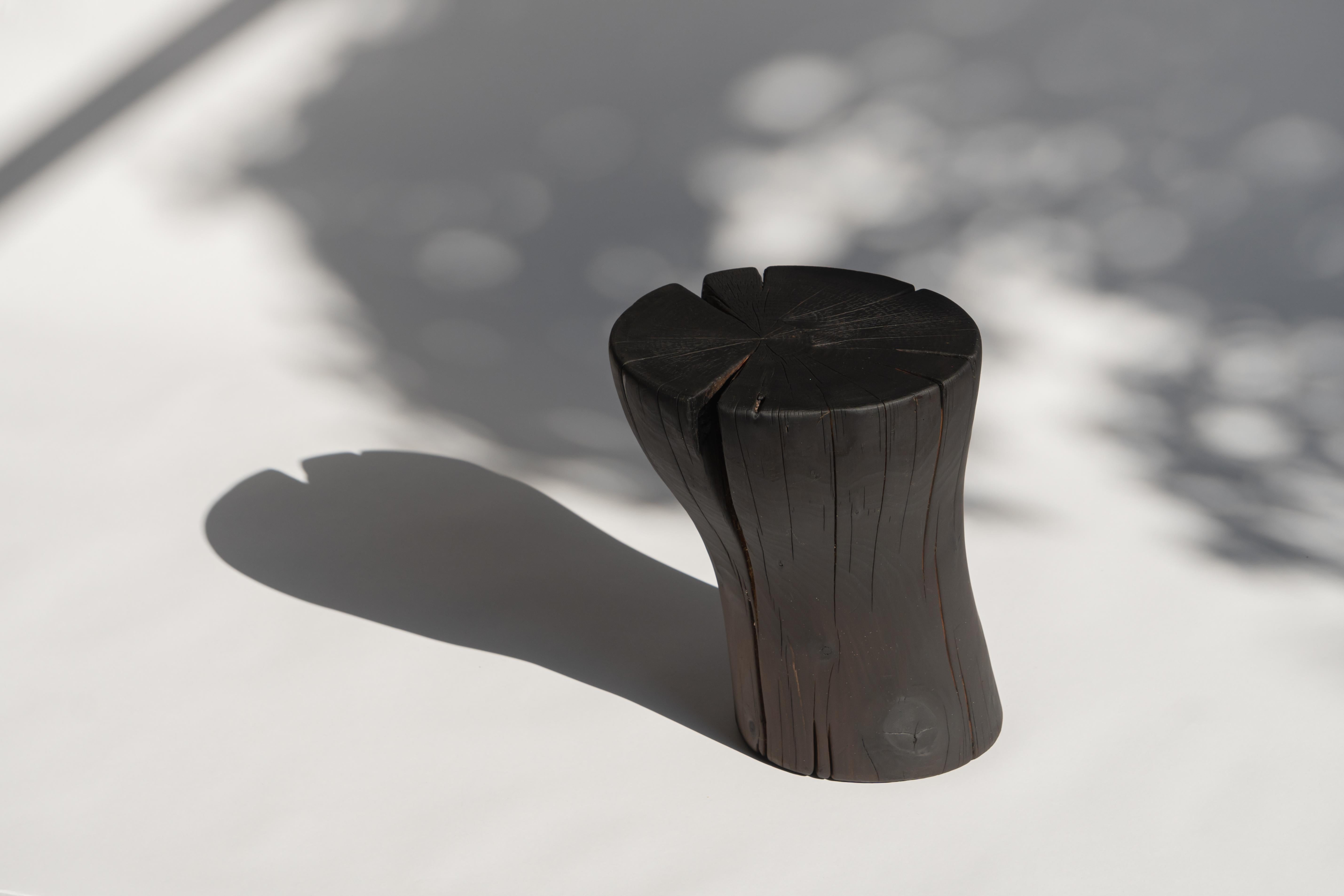 Legno Sgabello Batan a blocco singolo in Wood di Sebastián Cappiello in vendita