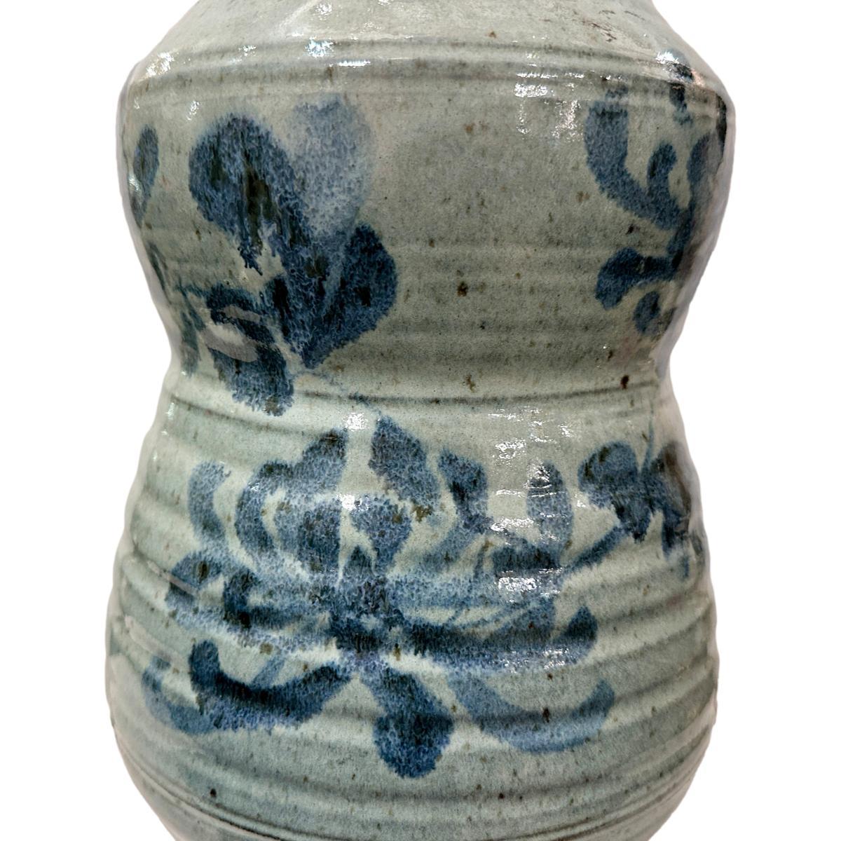 Single Blue Ceramic Lamp In Good Condition For Sale In New York, NY