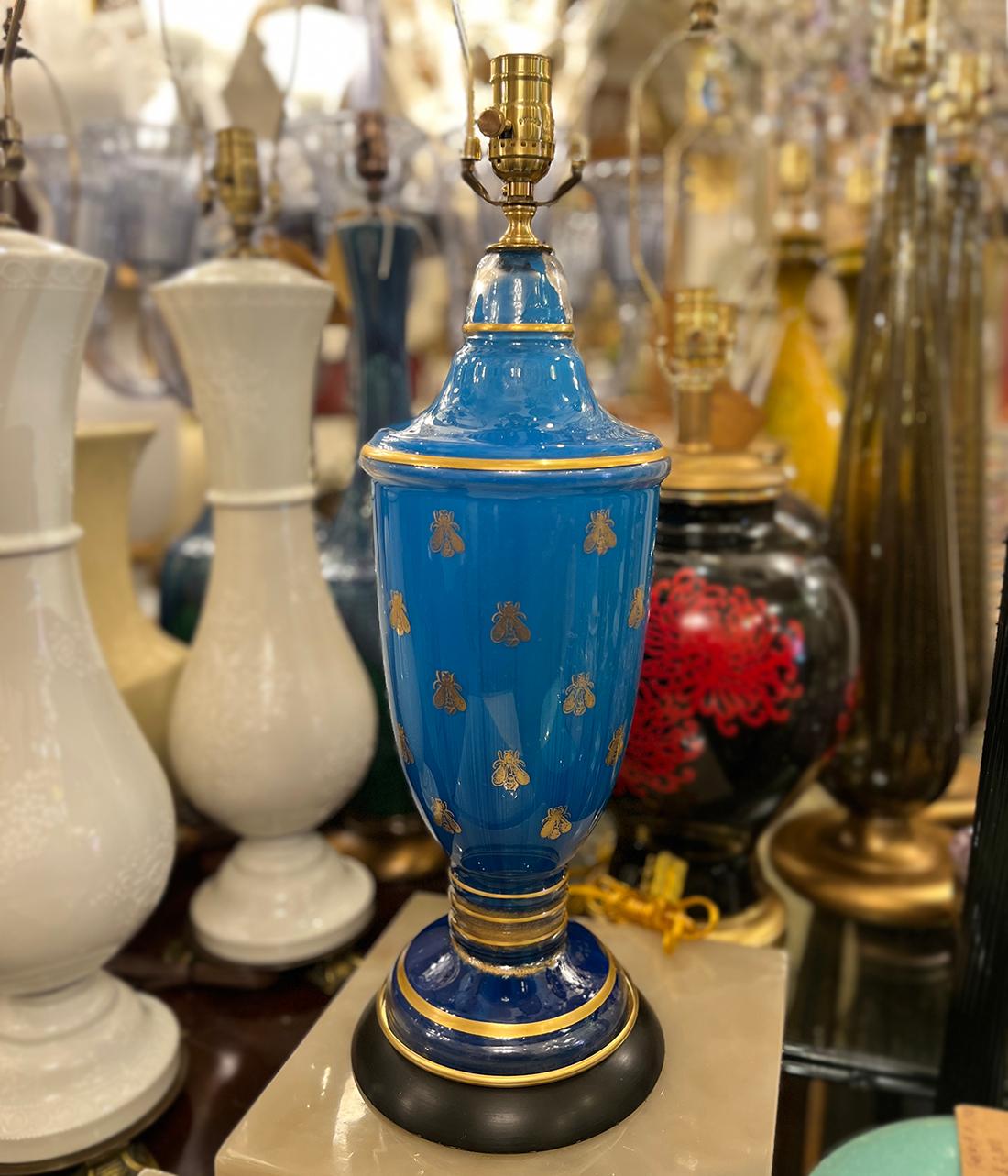 Lampada singola in vetro blu con api in vendita 1