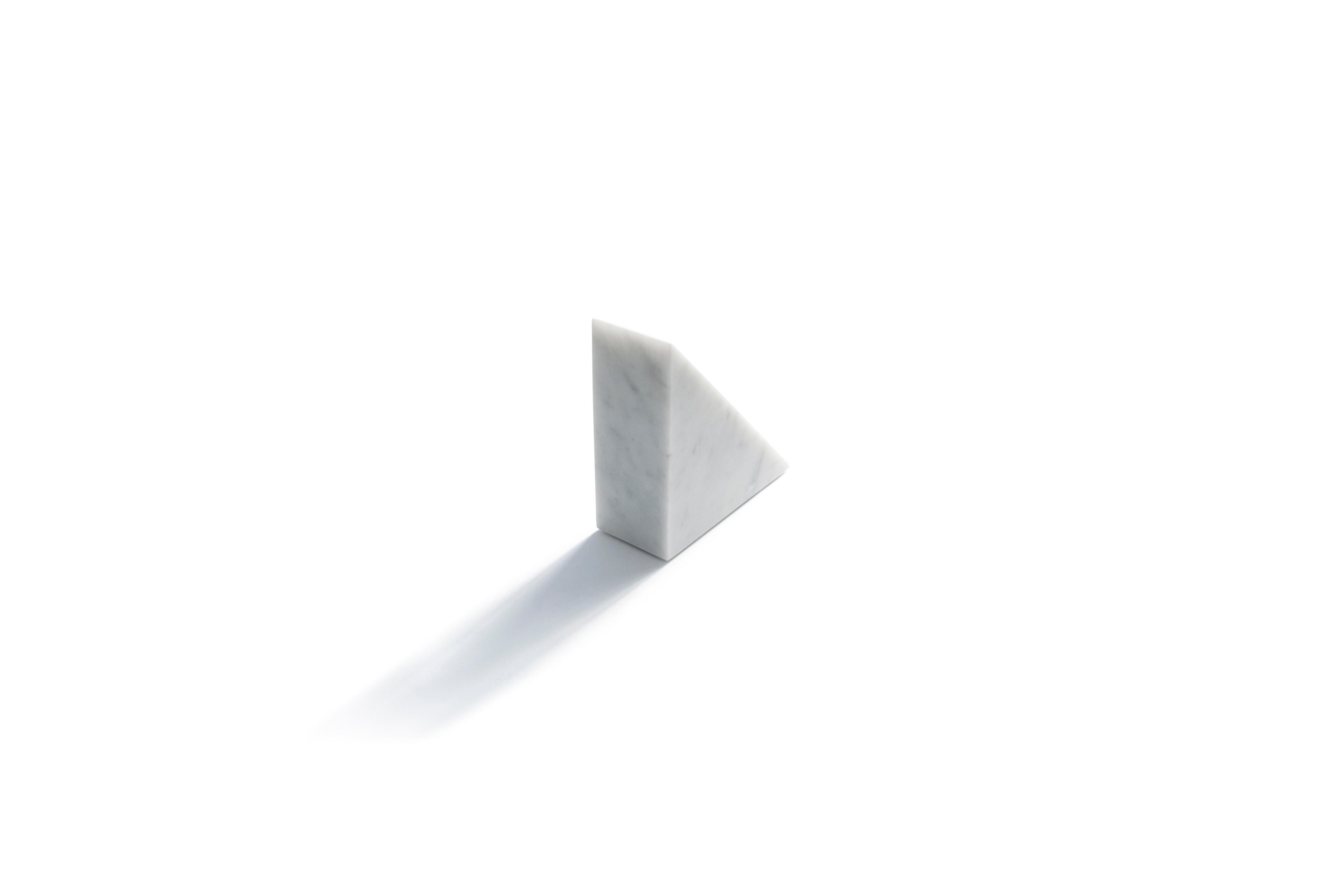 Hand-Crafted Handmade Big Bookend with Triangular Shape in Satin White Carrara Marble For Sale