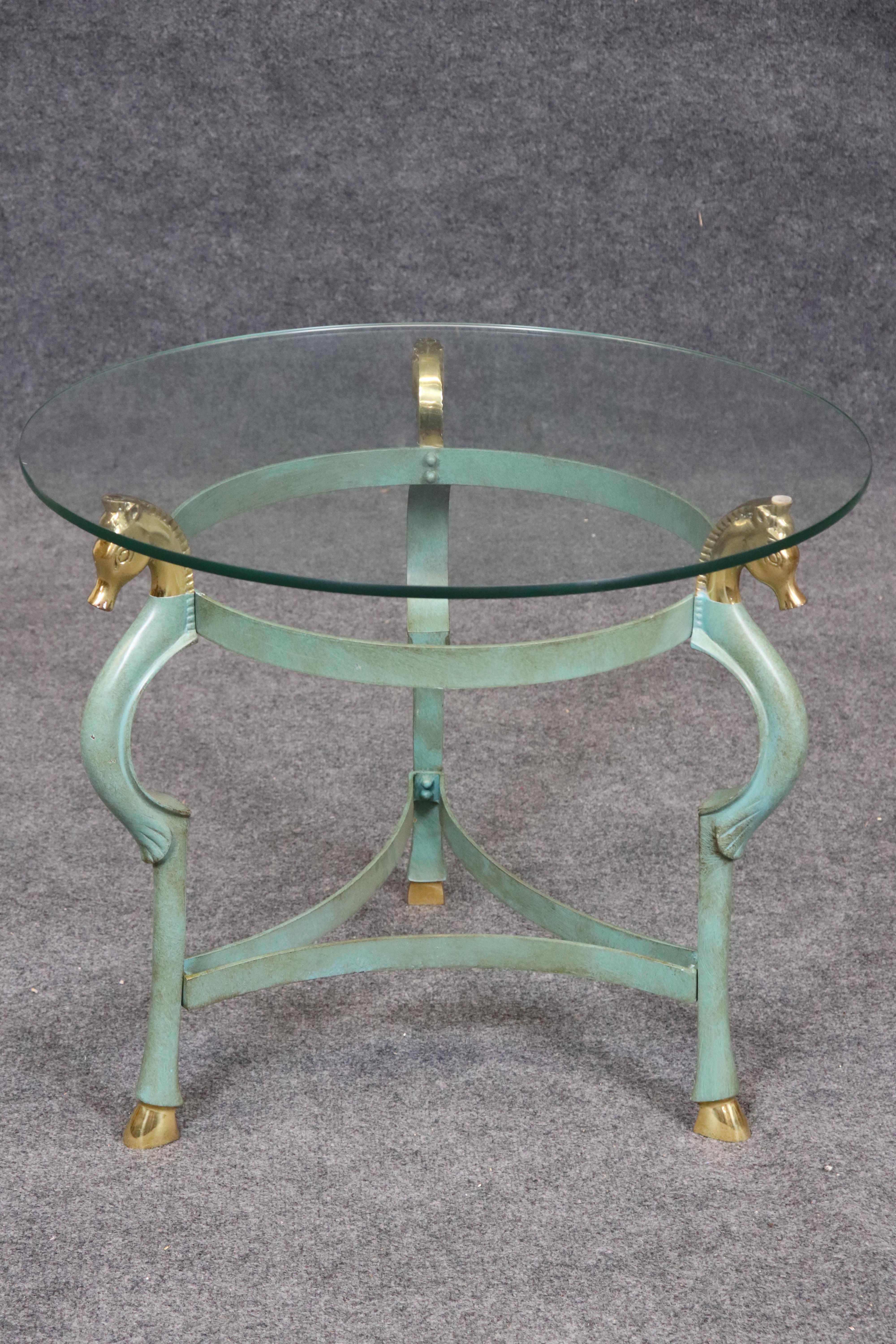 Postmoderne Table d'appoint en laiton pour cheval rond Anre Arbus Style Art deco Modernist End Table en vente