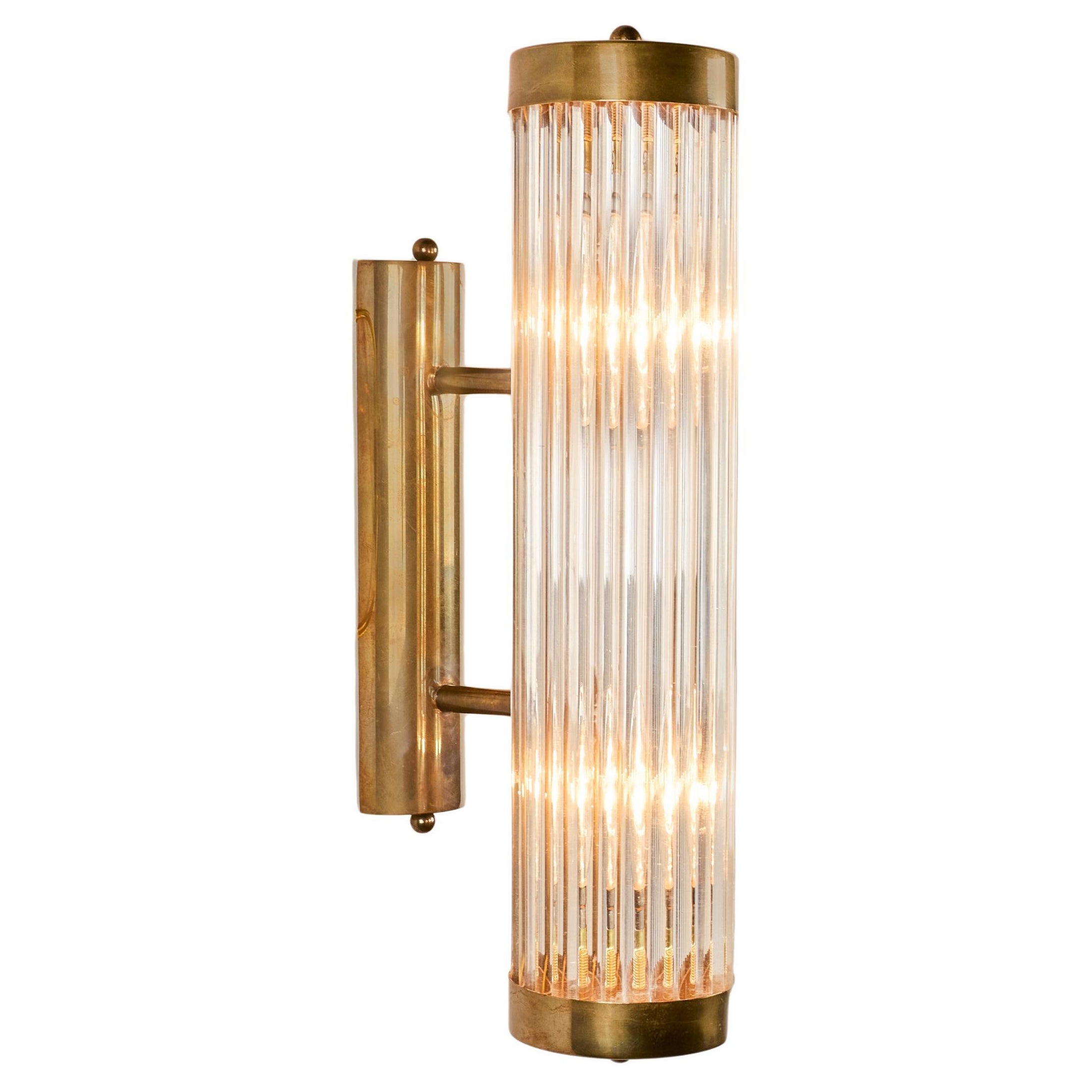 Lampada da parete a braccio singolo in ottone italiano