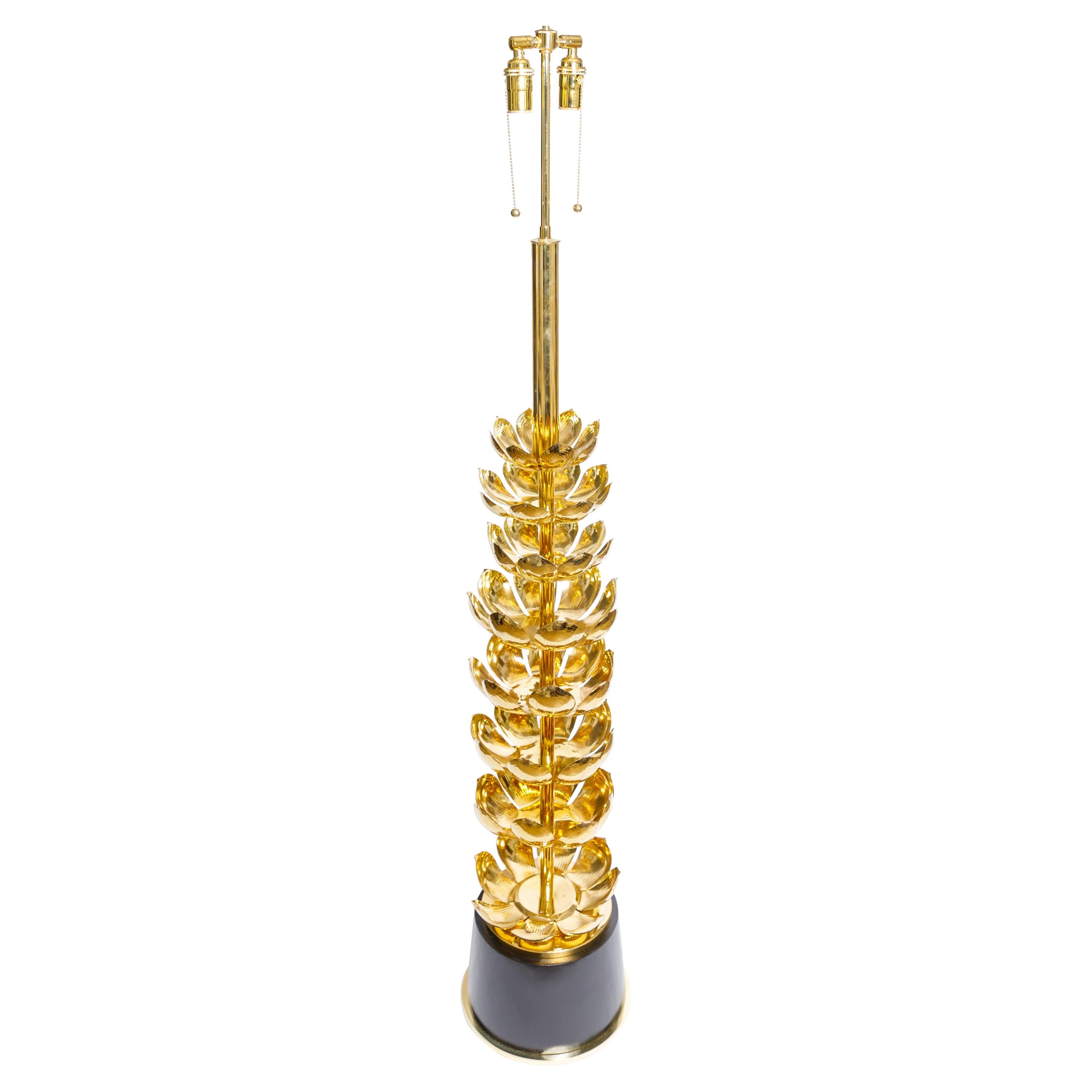 Lampada da terra a forma di loto in ottone con base nera, di Feldman