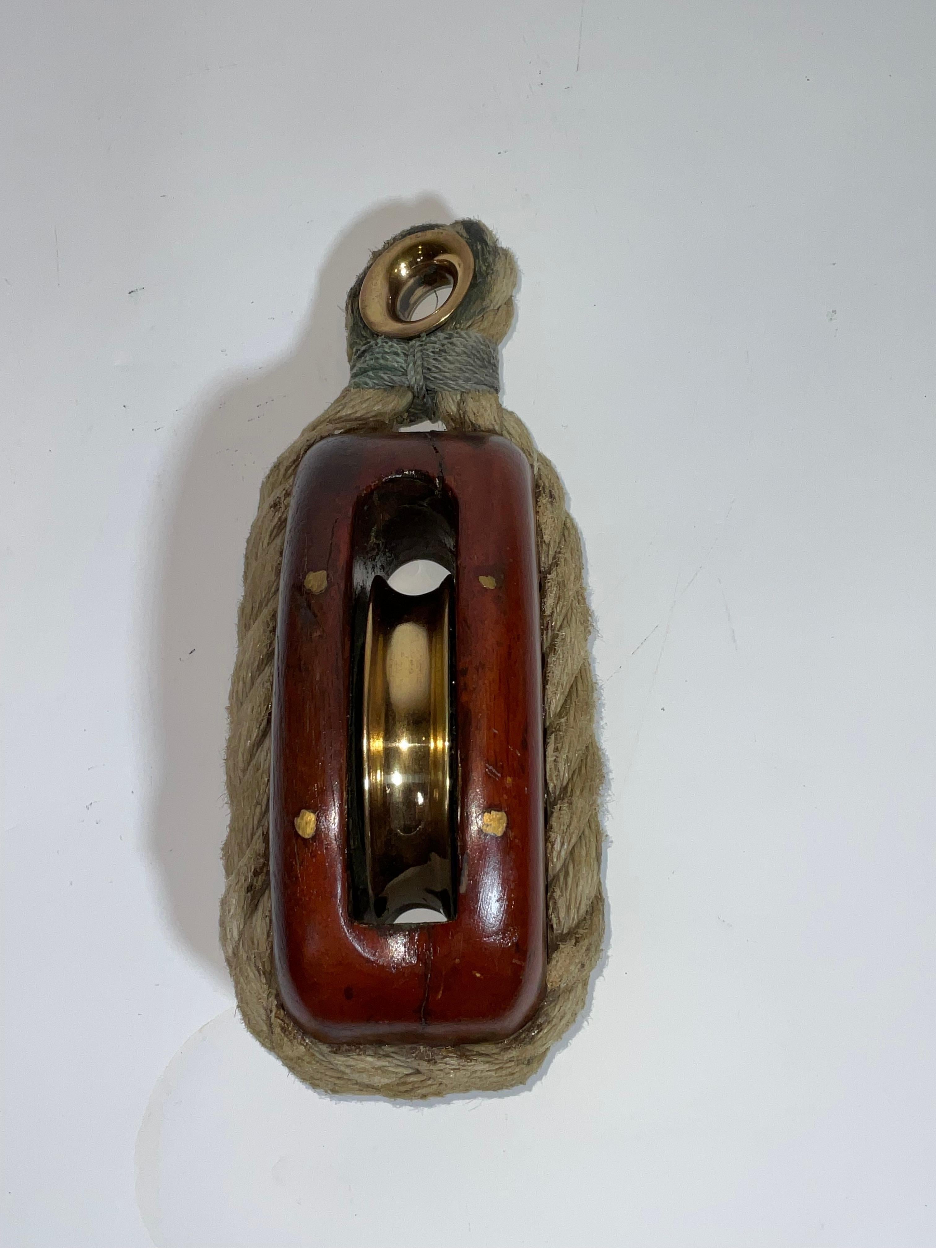 Nord-américain Poulie à réa simple en laiton pour yacht avec cordage en vente