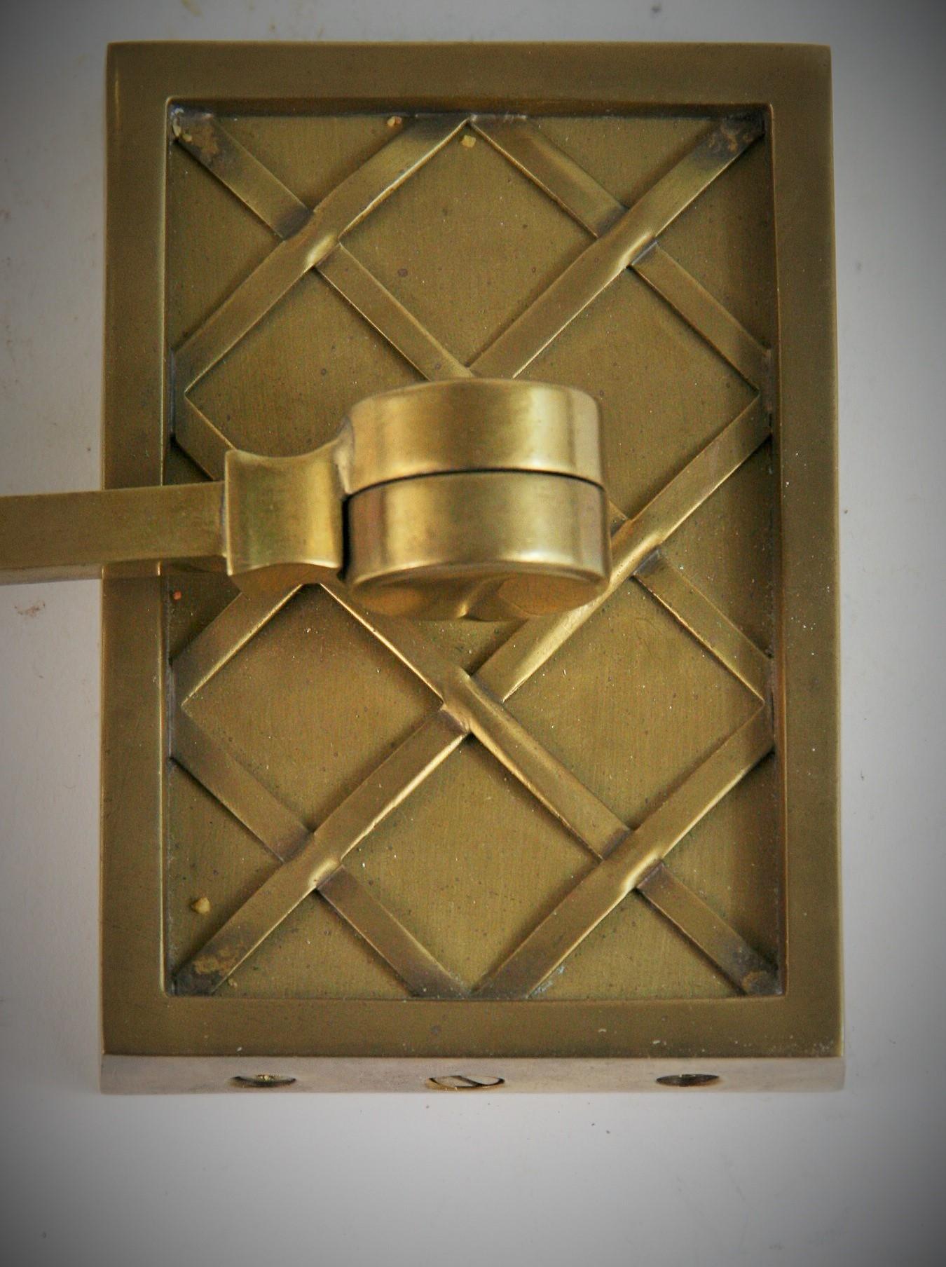 Single Brass Swing Arm Sconce In Good Condition For Sale In Douglas Manor, NY