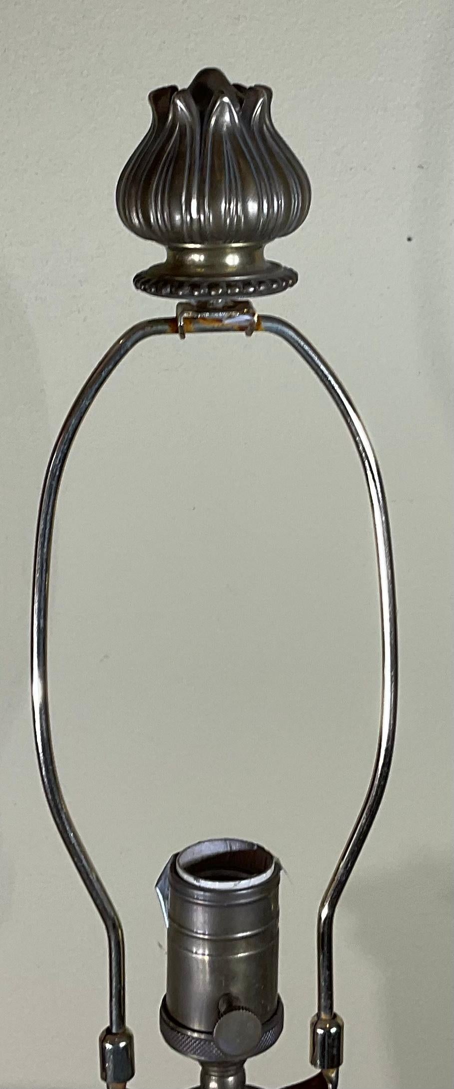 20ième siècle Lampe de table simple en laiton de Maitland Smith en vente