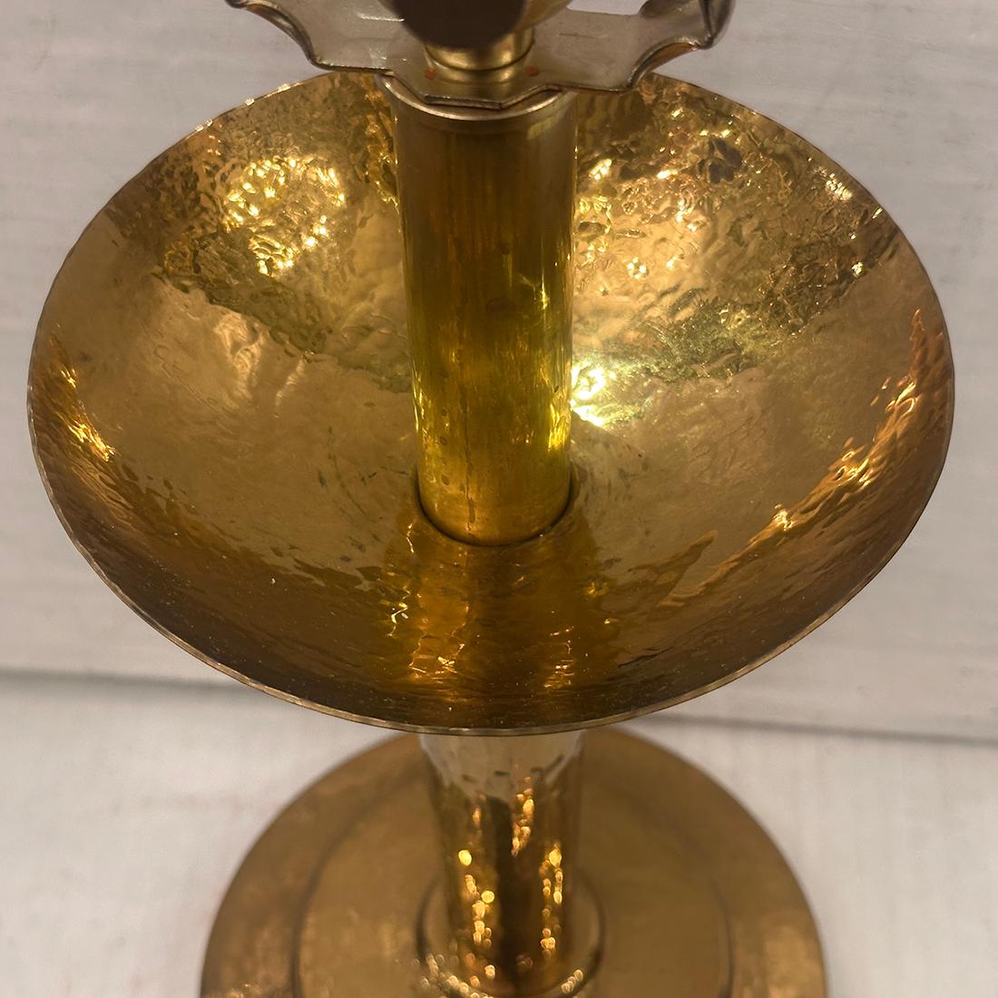 Single Brass Table Lamp en Bueno estado para la venta en New York, NY