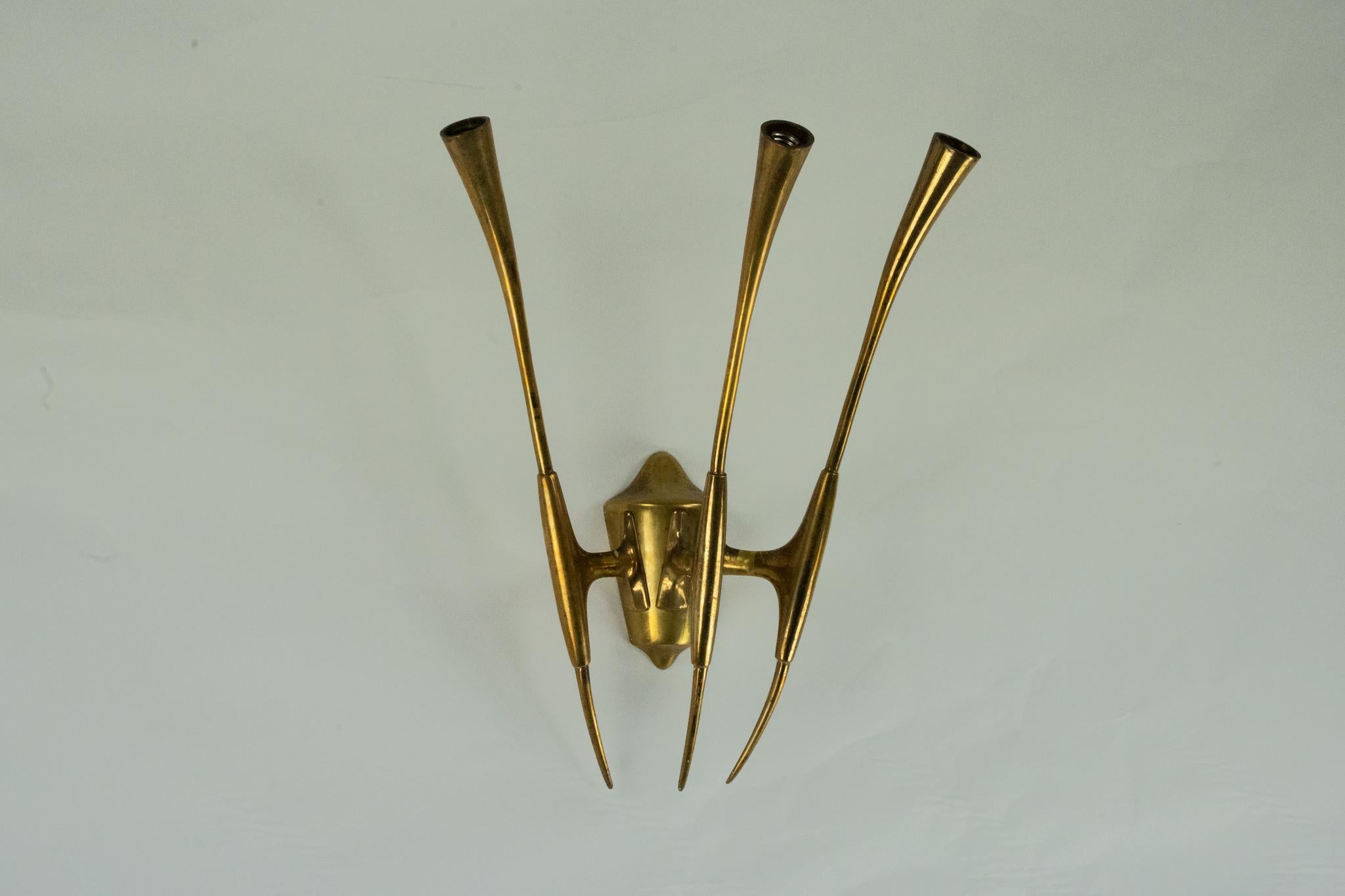 Italian Single Brass Wall Sconce by Oscar Torlasco for Lumi Milano, Italy 1950s For Sale