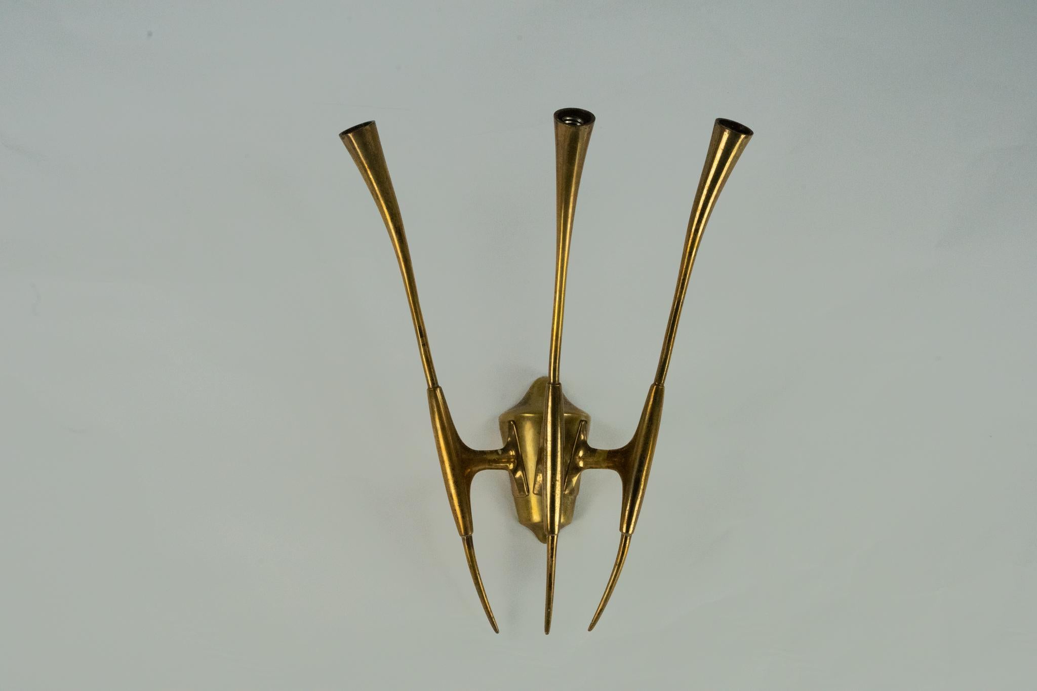 Single Brass Wall Sconce by Oscar Torlasco for Lumi Milano, Italy 1950s In Good Condition For Sale In Catania, CT