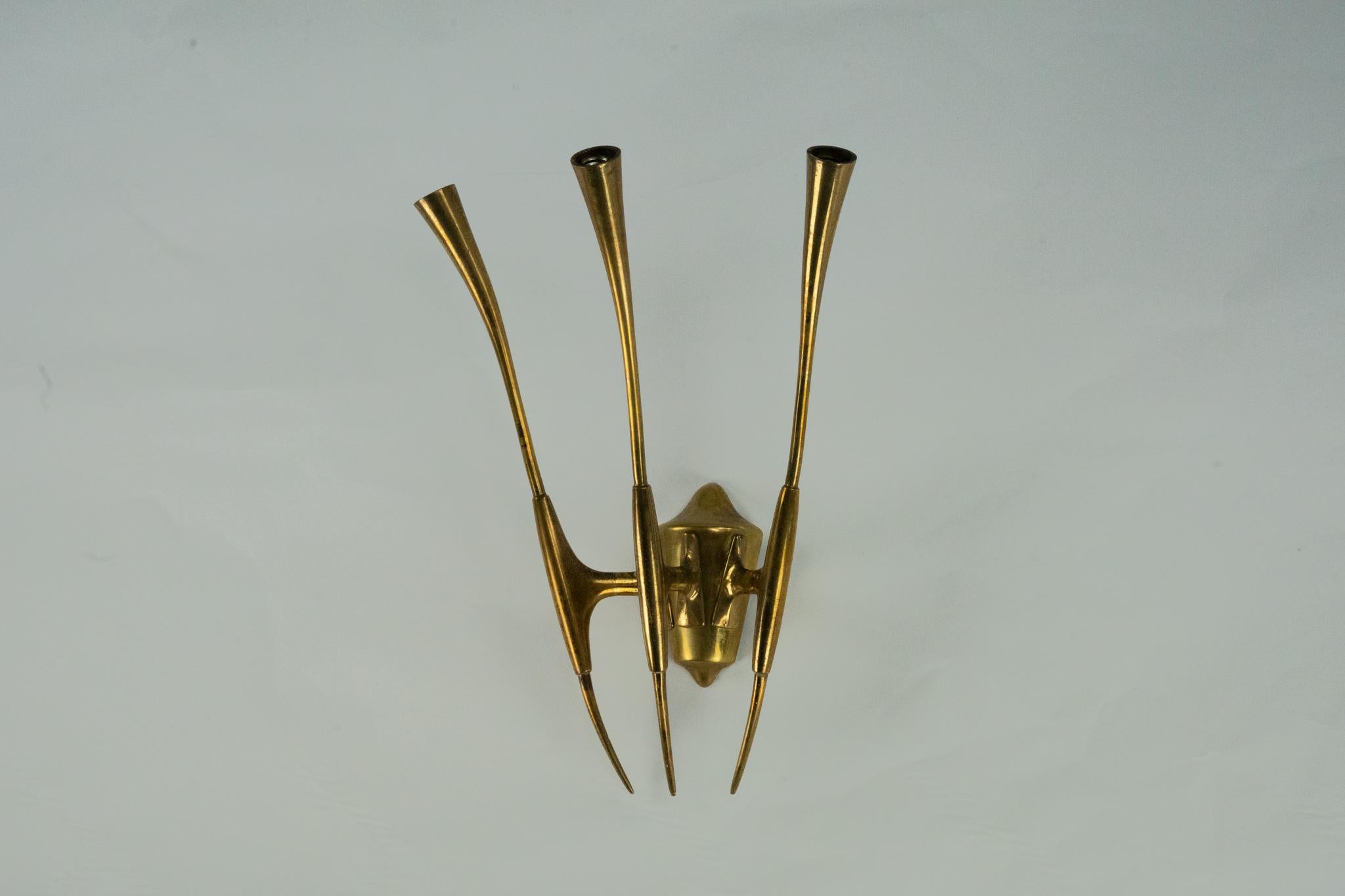 Single Brass Wall Sconce by Oscar Torlasco for Lumi Milano, Italy 1950s For Sale 1