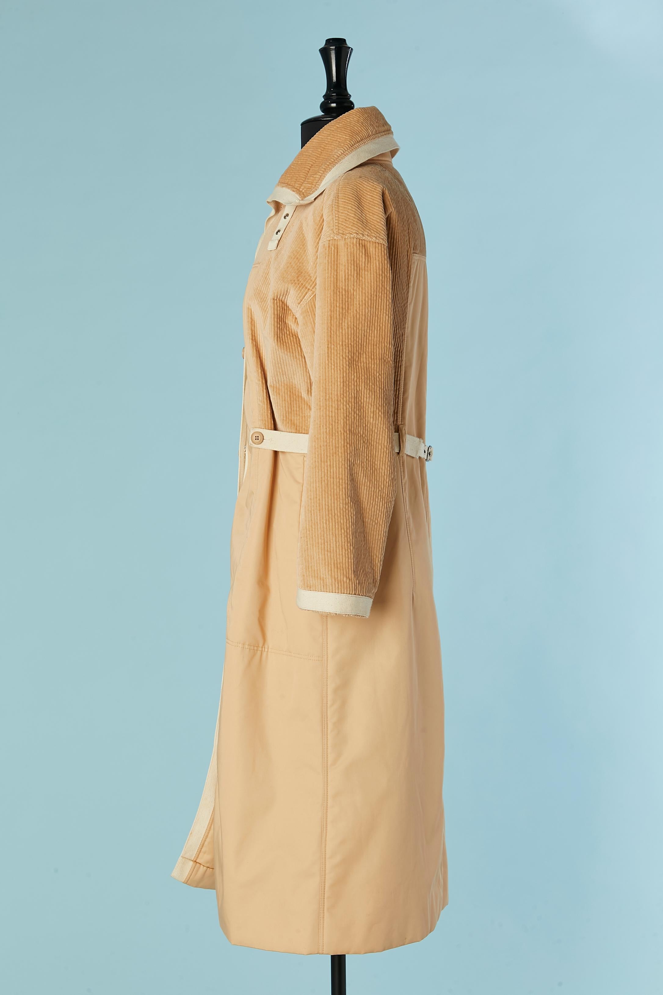 Single-breasted beige cotton and Corduroy coat Courrèges Circa 1970's In Excellent Condition For Sale In Saint-Ouen-Sur-Seine, FR