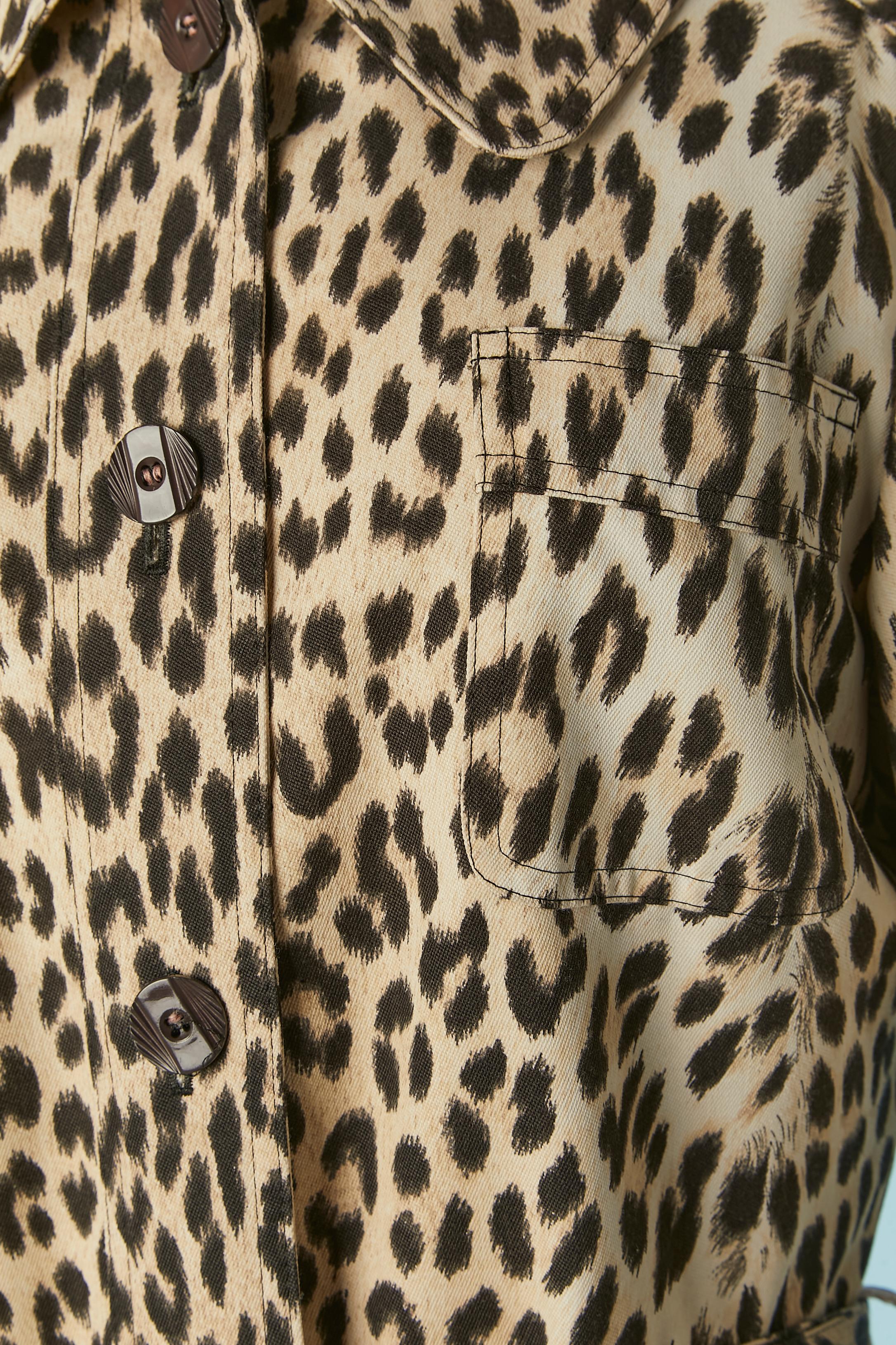 Marrone Cappotto monopetto con stampa leopardata e cintura BLIZZAND Circa anni '70 in vendita