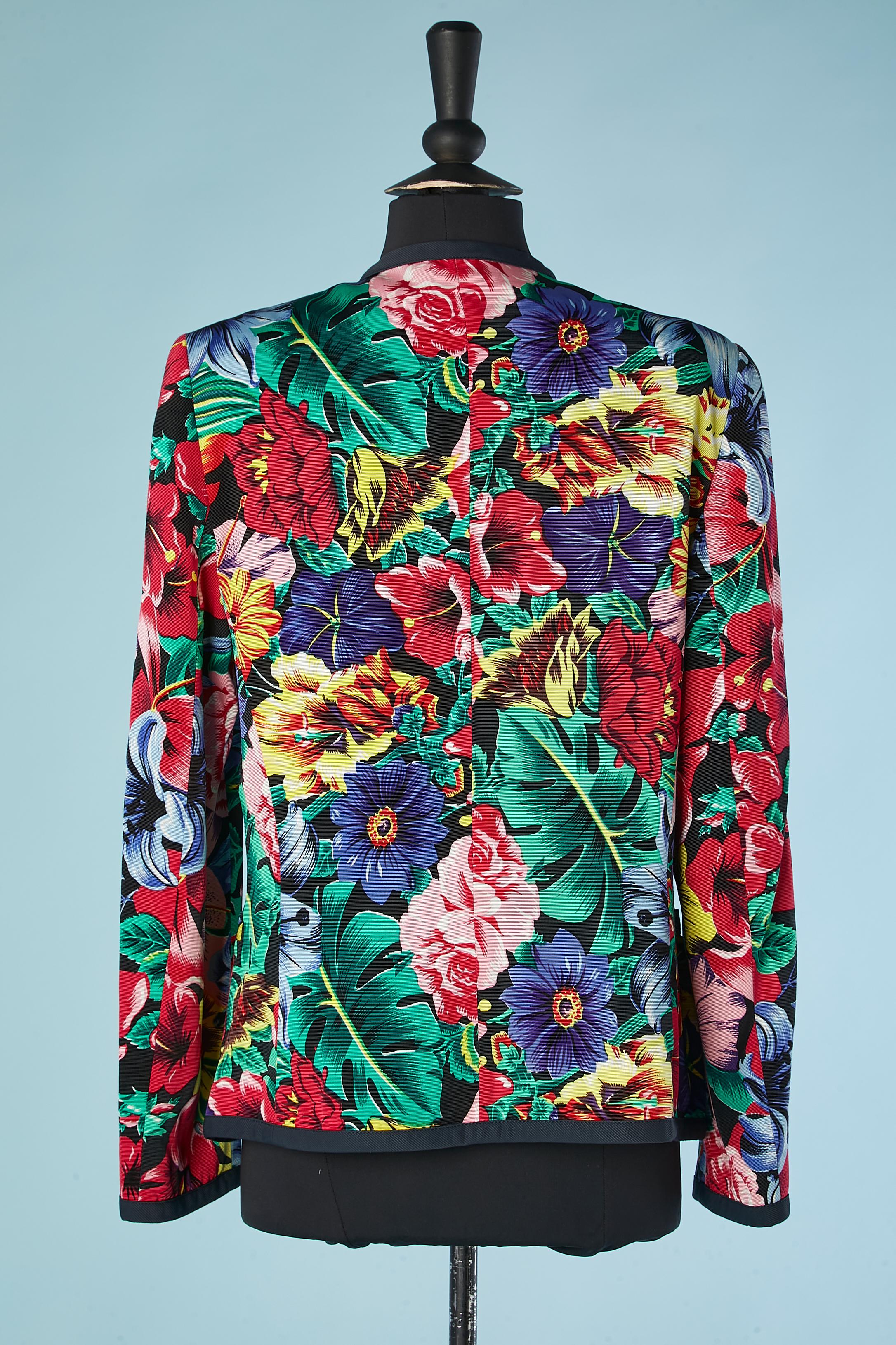 Veste à simple boutonnage imprimée de fleurs avec boutons de joaillerie Versus Gianni Versace Pour femmes en vente