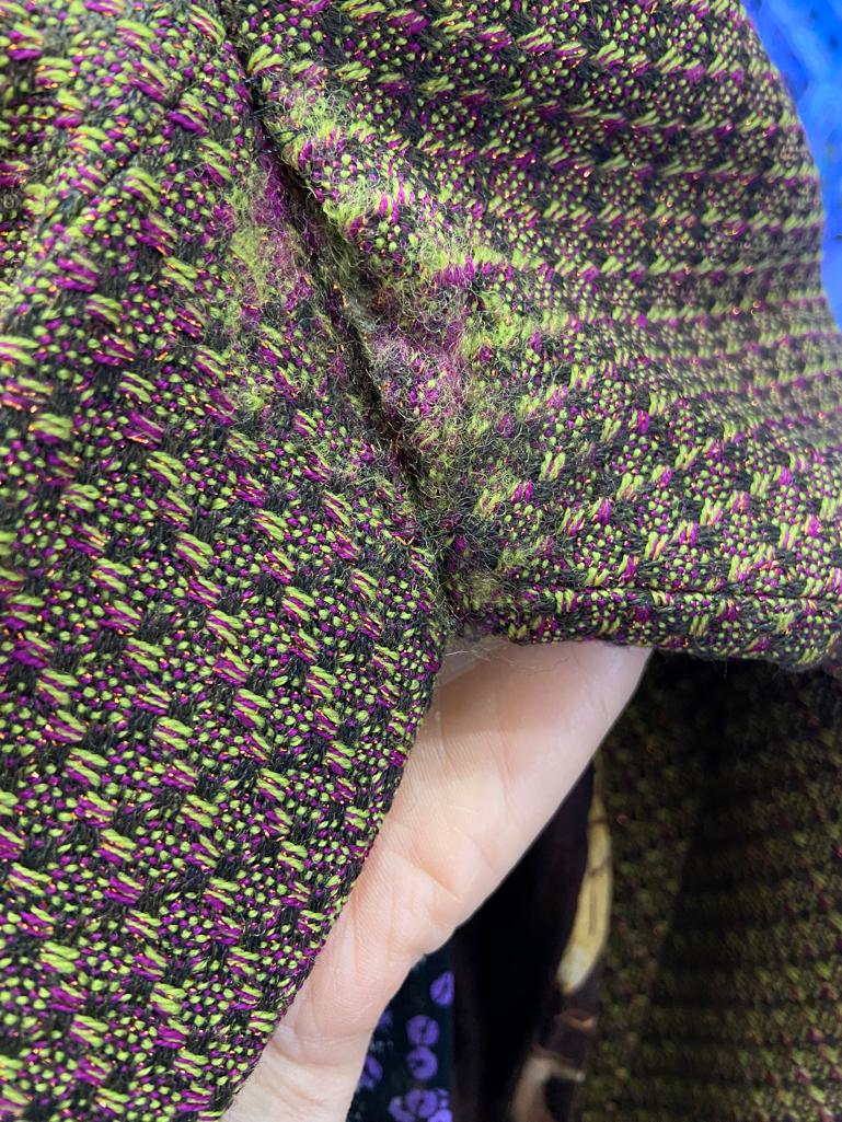 Giacca monopetto in tweed con borsa dello stesso tessuto Christian Lacroix BAZAR in vendita 8