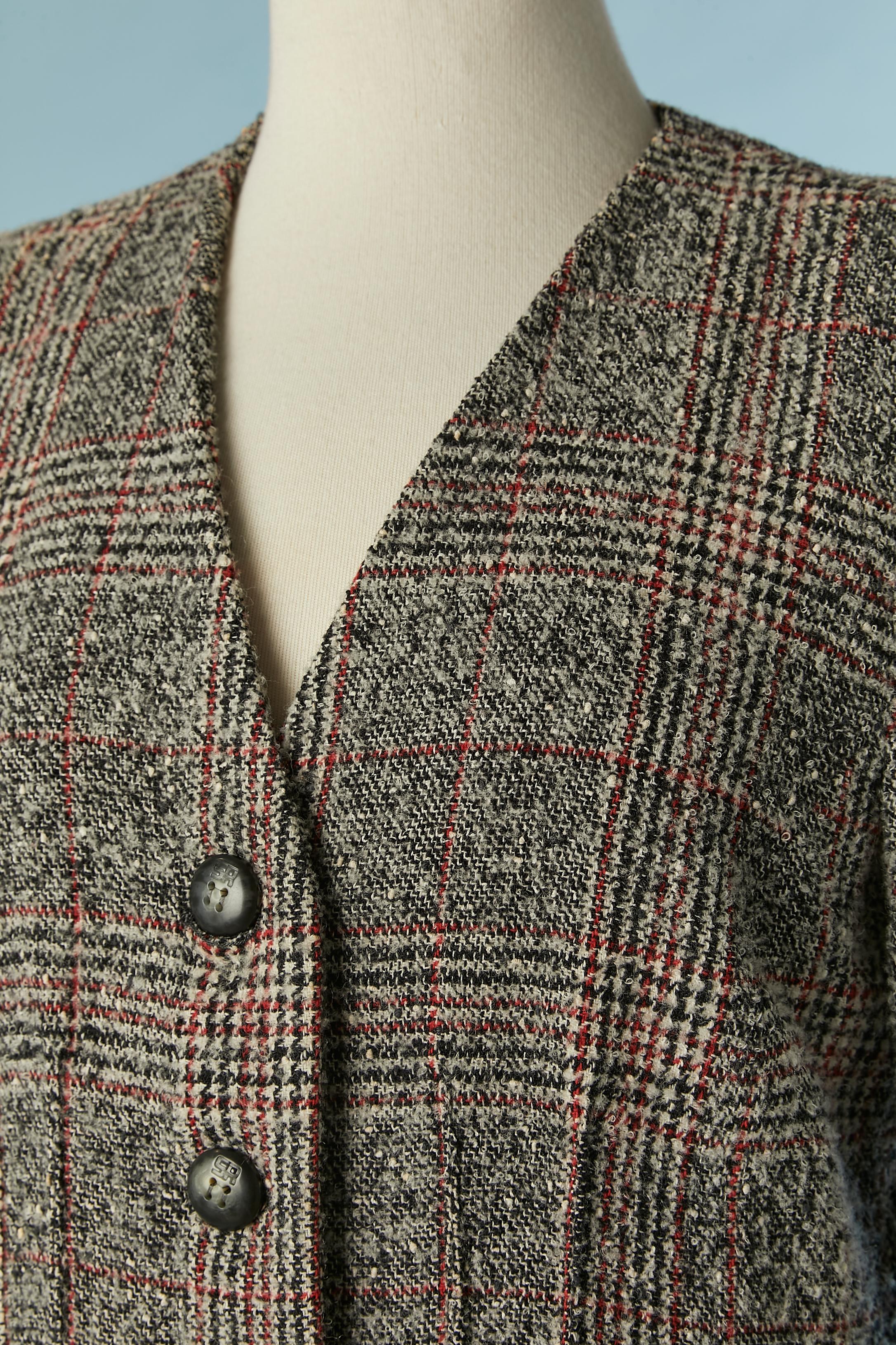 Single breasted wool chiné jacket with check pattern. No fabric composition tag but the lining is probably rayon. 
Branded button and buttonhole closure on the middle front. Pocket on both side. Raglan sleeves. 
SIZE L
