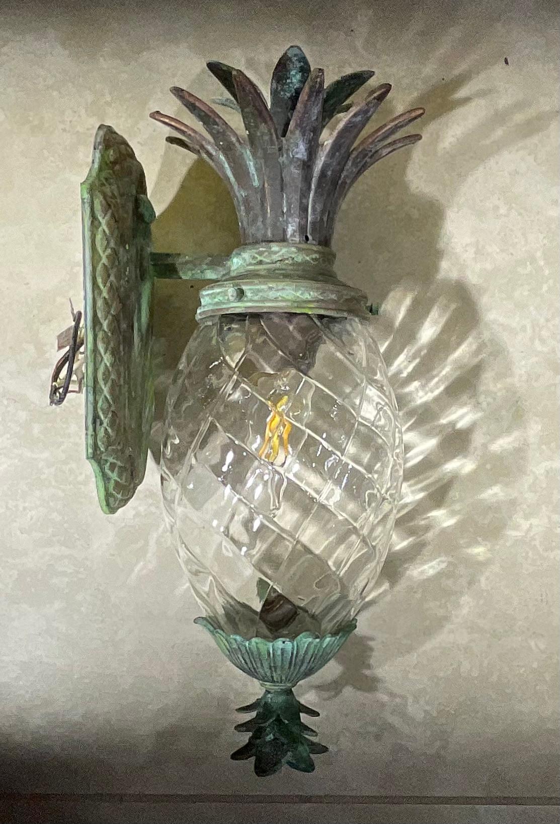 Single Bronze and Brass Wall Lantern or Wall Sconce  In Good Condition For Sale In Delray Beach, FL