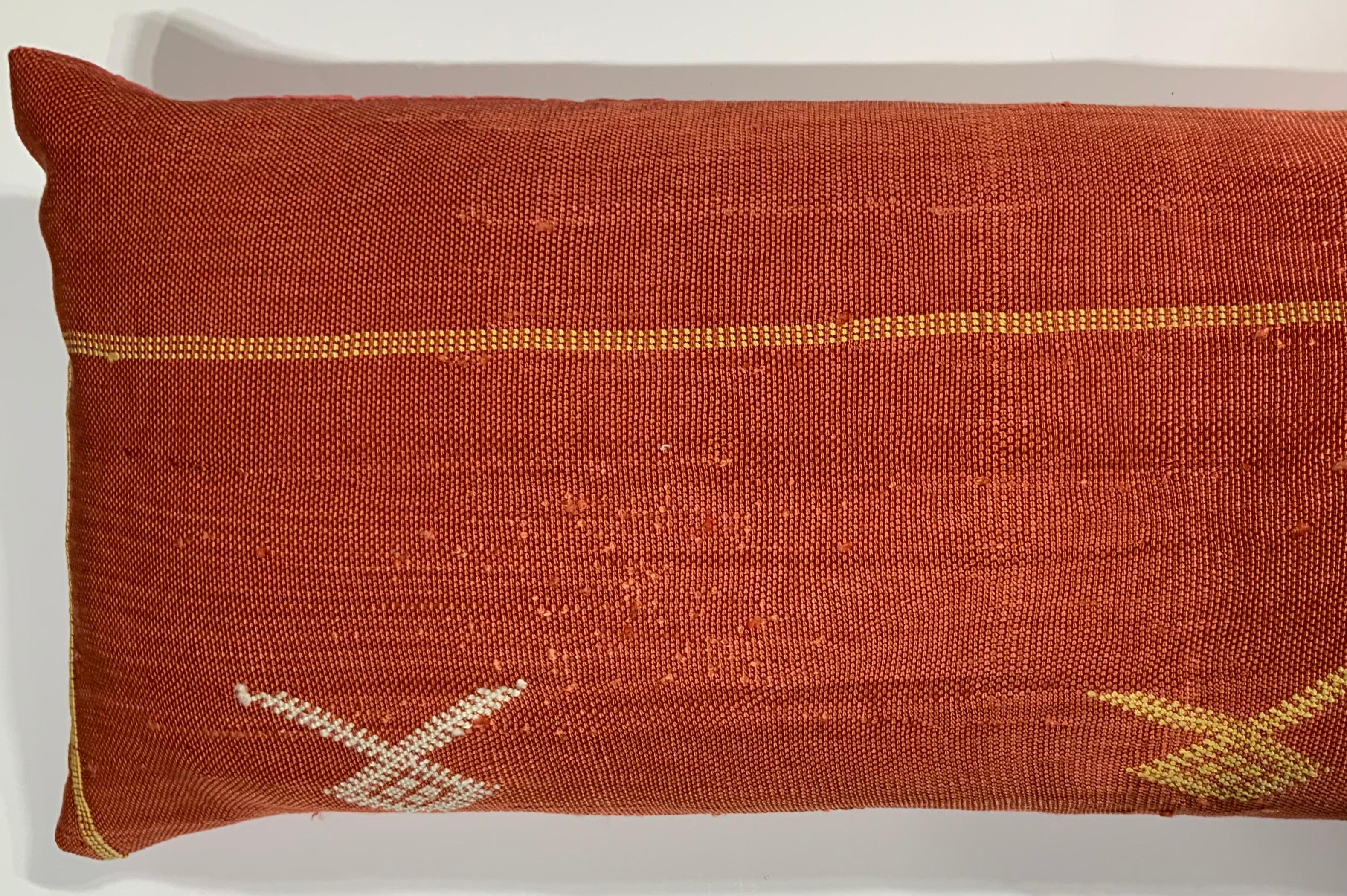 Tissé à la main Coussin simple en soie rouge Cactus en vente