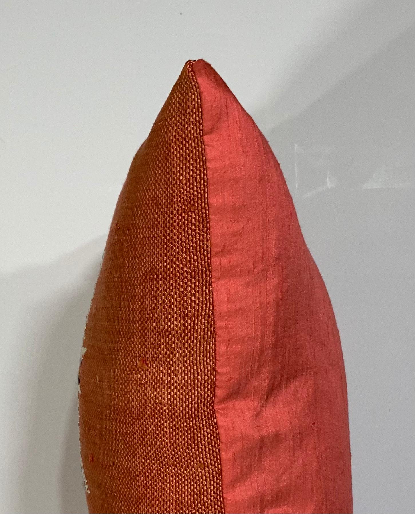 Coussin simple en soie rouge Cactus Bon état - En vente à Delray Beach, FL