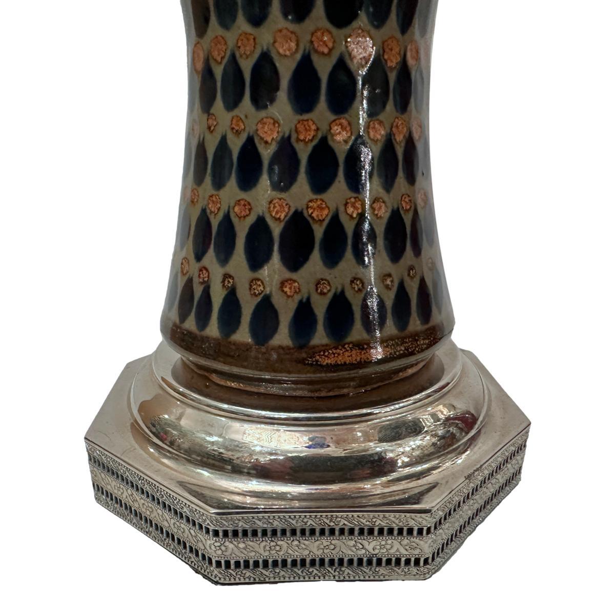 Lampe de table en céramique américaine des années 1960.

Mesures :
Hauteur du corps : 13