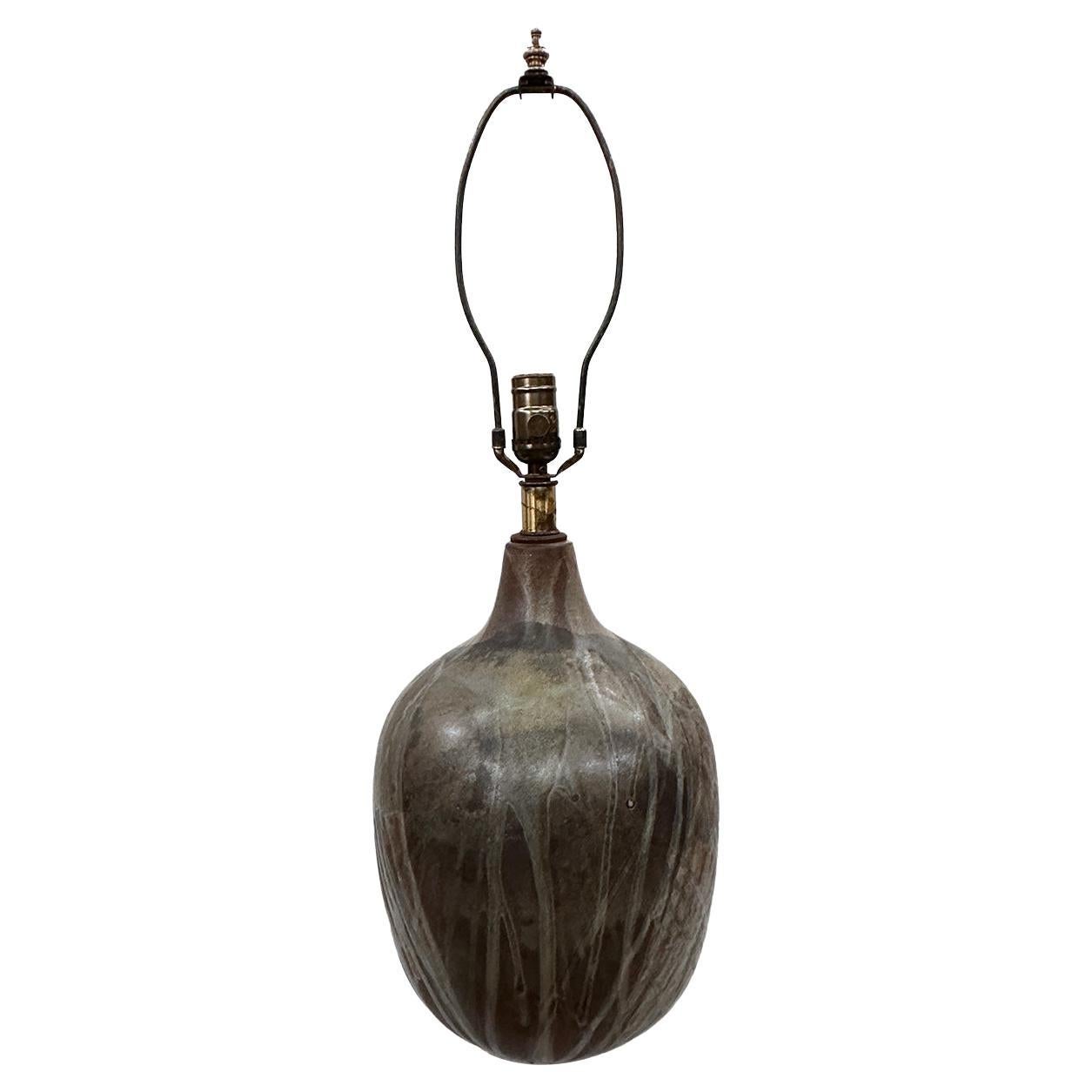 Einzelne Keramik-Tischlampe
