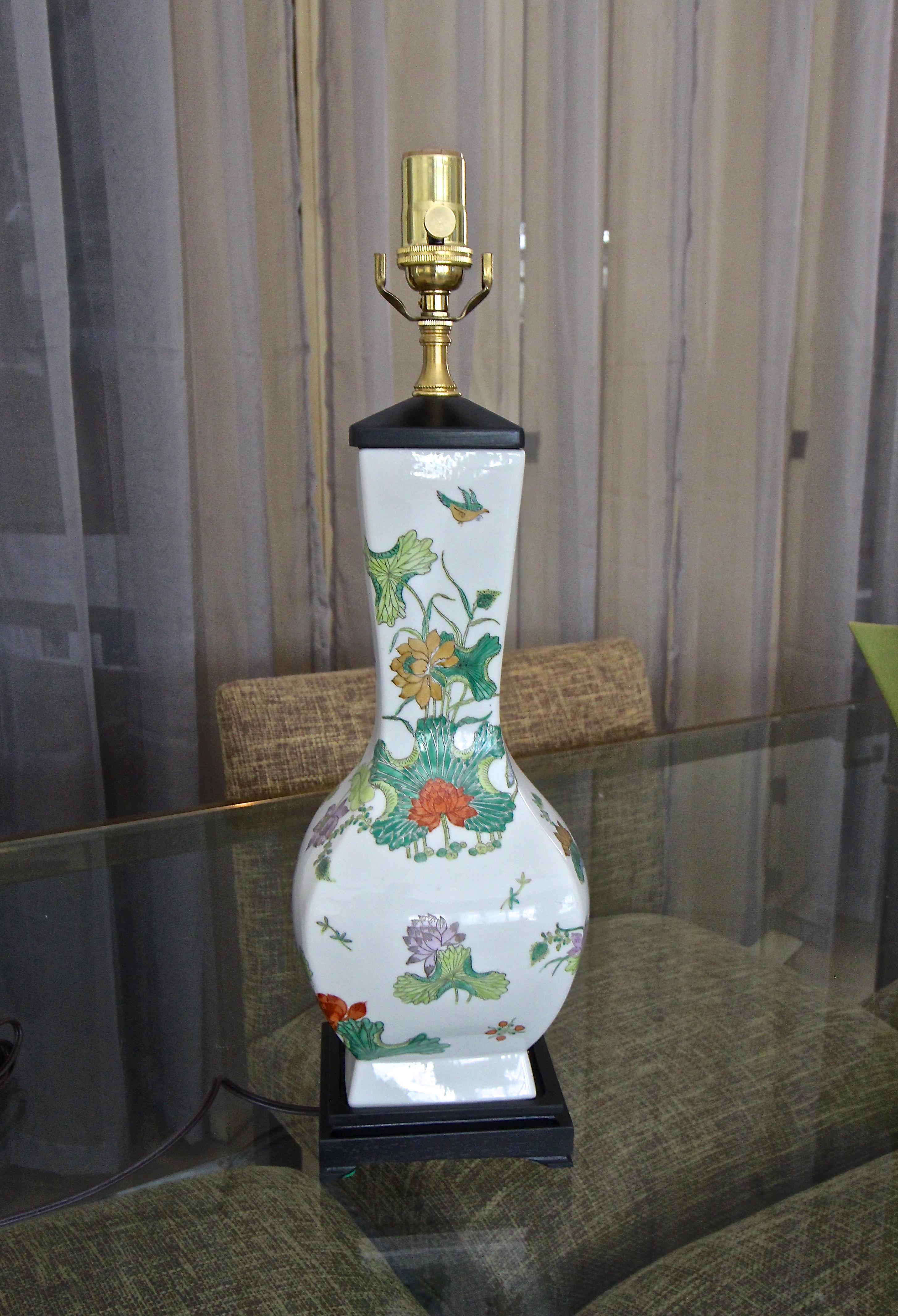 Single Chinese Asian Famille Rose Porcelain Vase Table Lamp In Good Condition In Palm Springs, CA