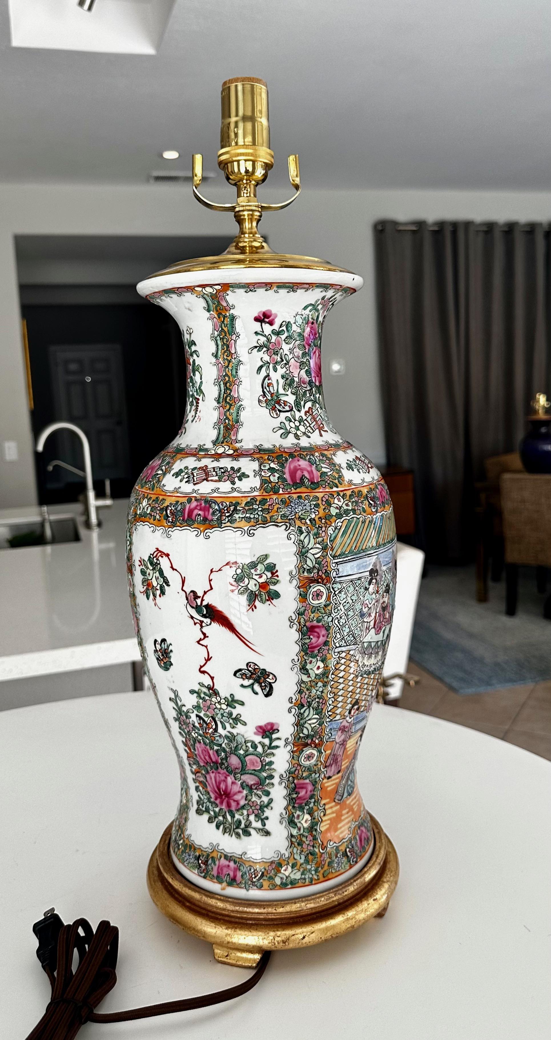 Single Chinese Asian Famille Rose Porcelain Vase Table Lamp In Good Condition For Sale In Palm Springs, CA