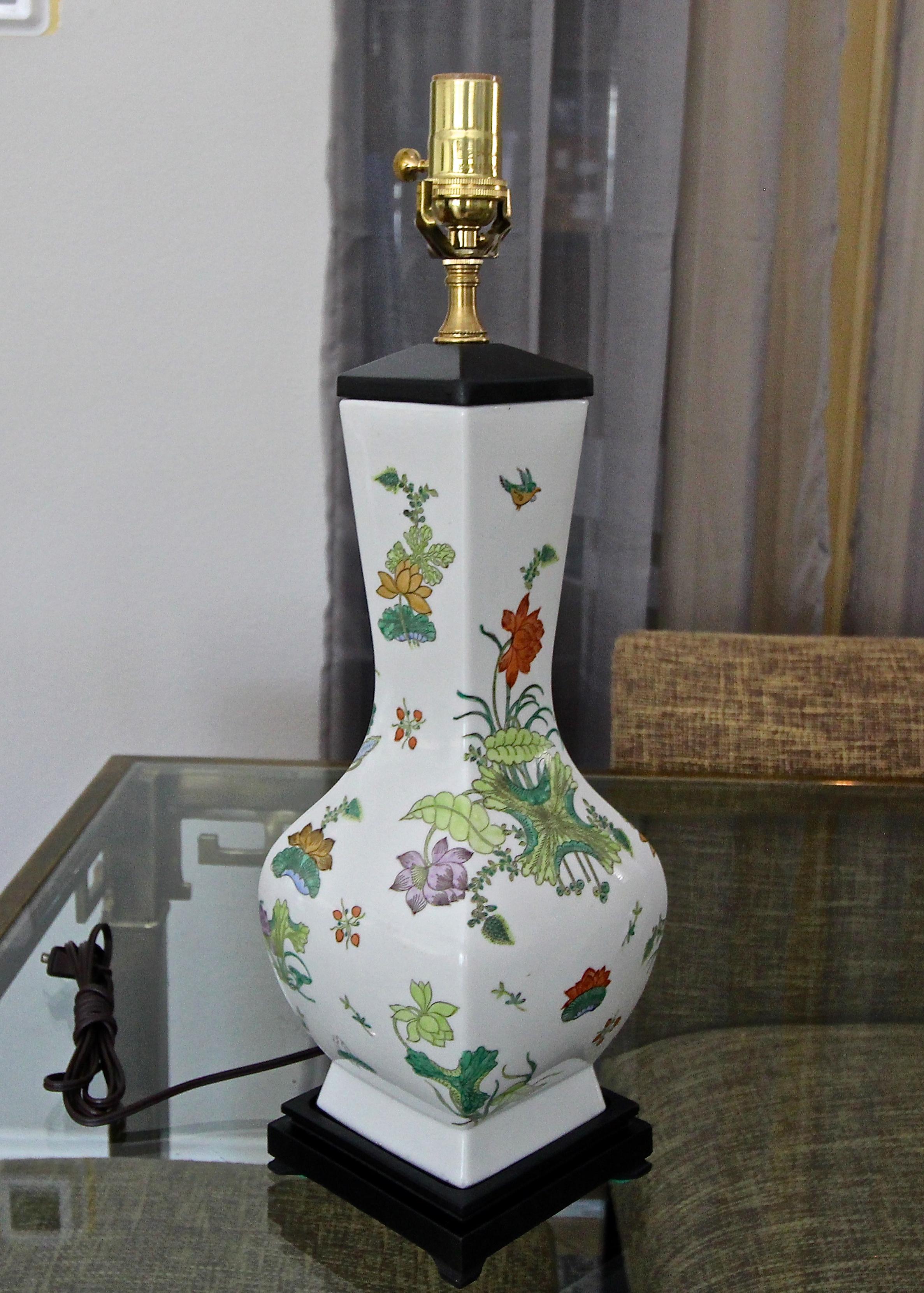 Wood Single Chinese Asian Famille Rose Porcelain Vase Table Lamp