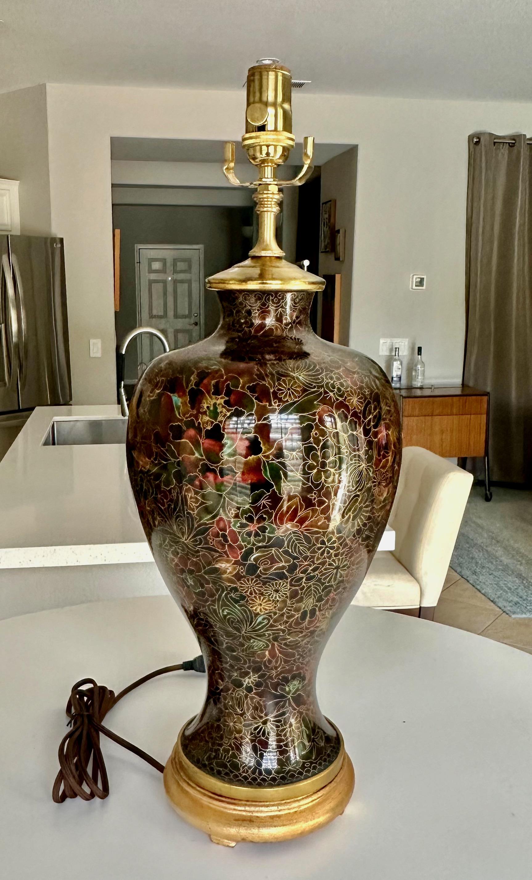 Single Chinese Cloisonné Floral Table Lamp In Good Condition For Sale In Palm Springs, CA