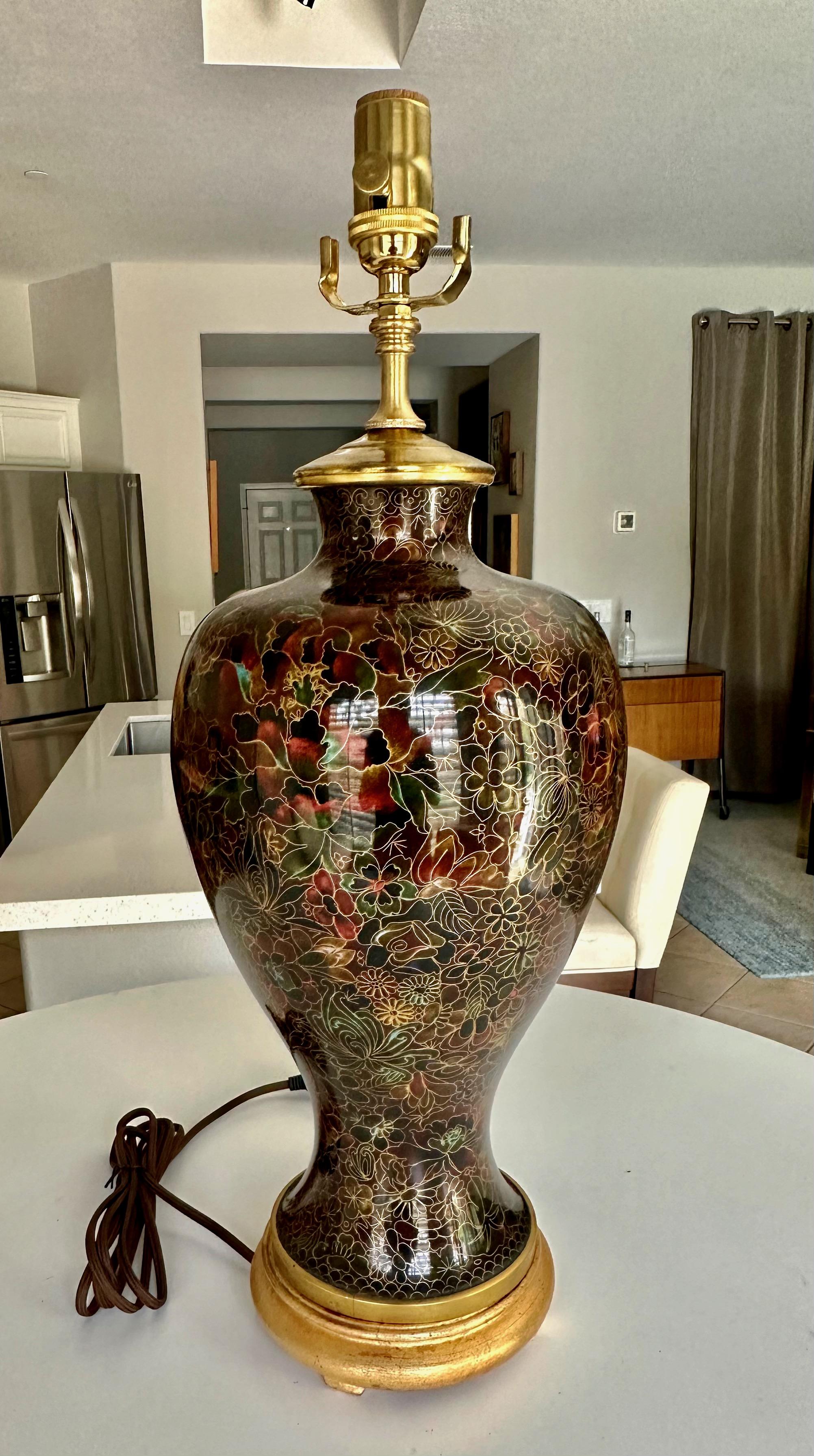 Chinois Lampe de table chinoise cloisonnée à fleurs en vente