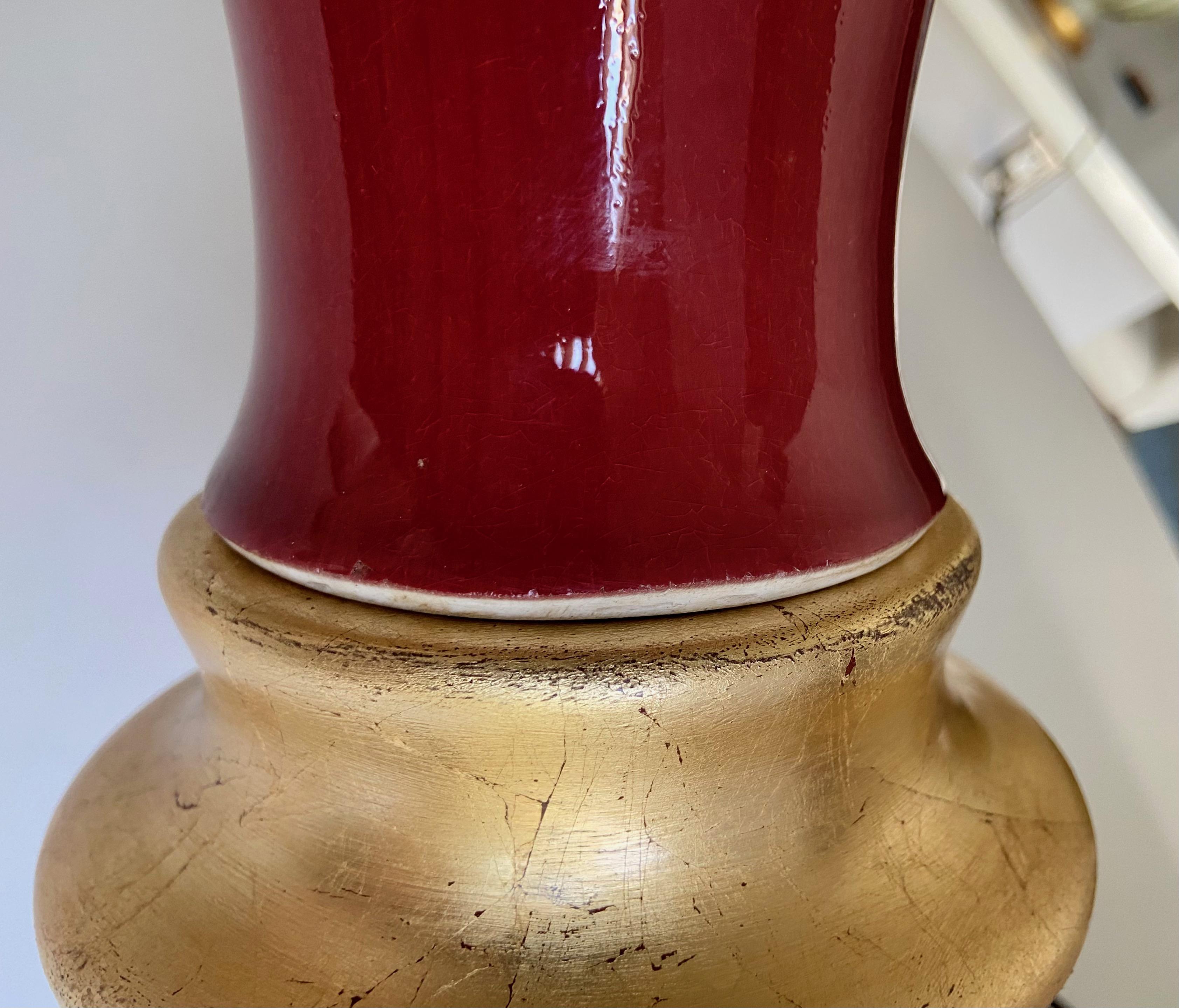 Einzelne chinesische Sang-de-Boeuf-Tischlampe aus glasiertem Porzellan mit Ochsenblutglasur (Mitte des 20. Jahrhunderts) im Angebot