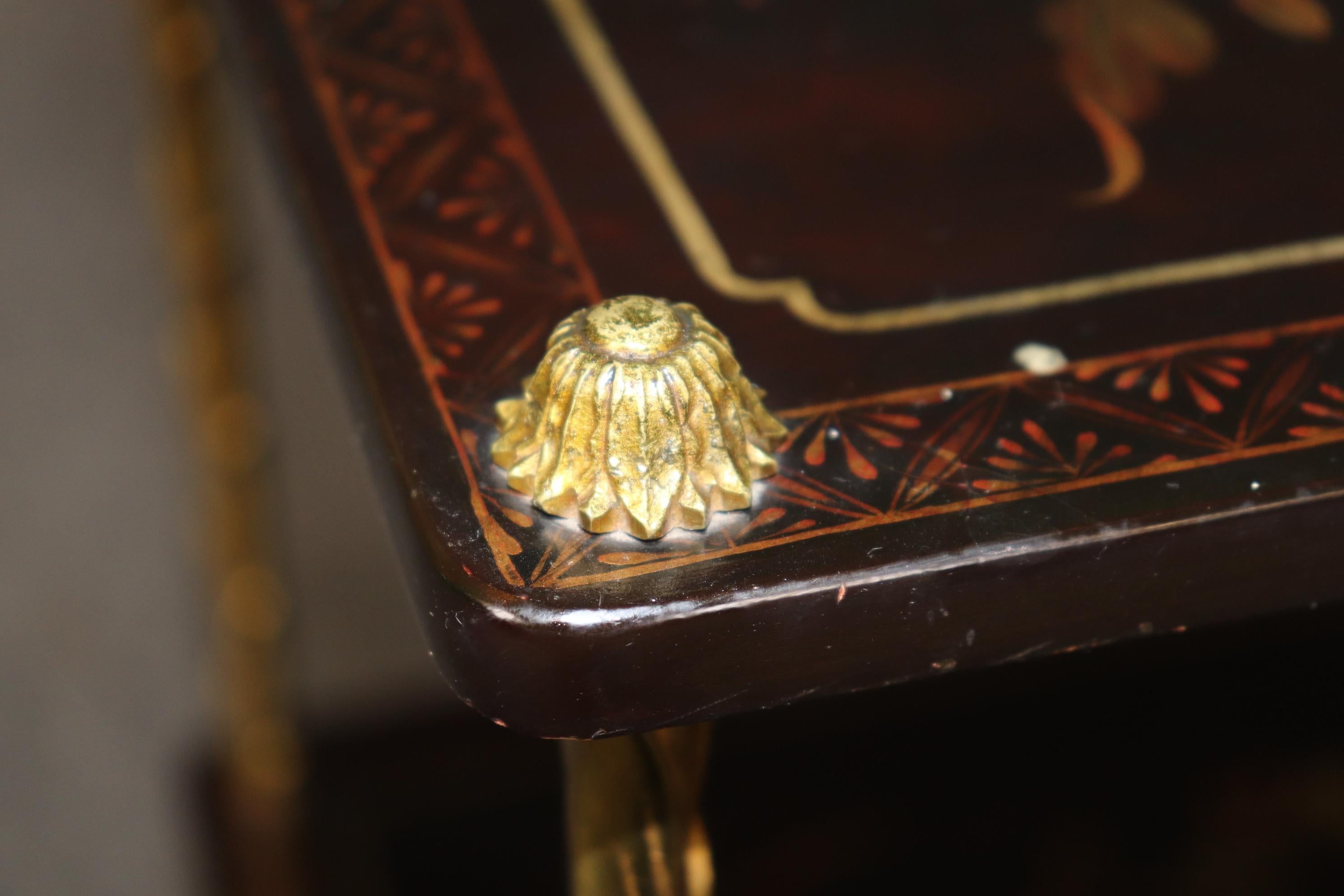 Einzelne Chinoiserie Messing Farbe dekoriert Maison Bagues zugeschrieben End Tabelle (Louis XVI.) im Angebot