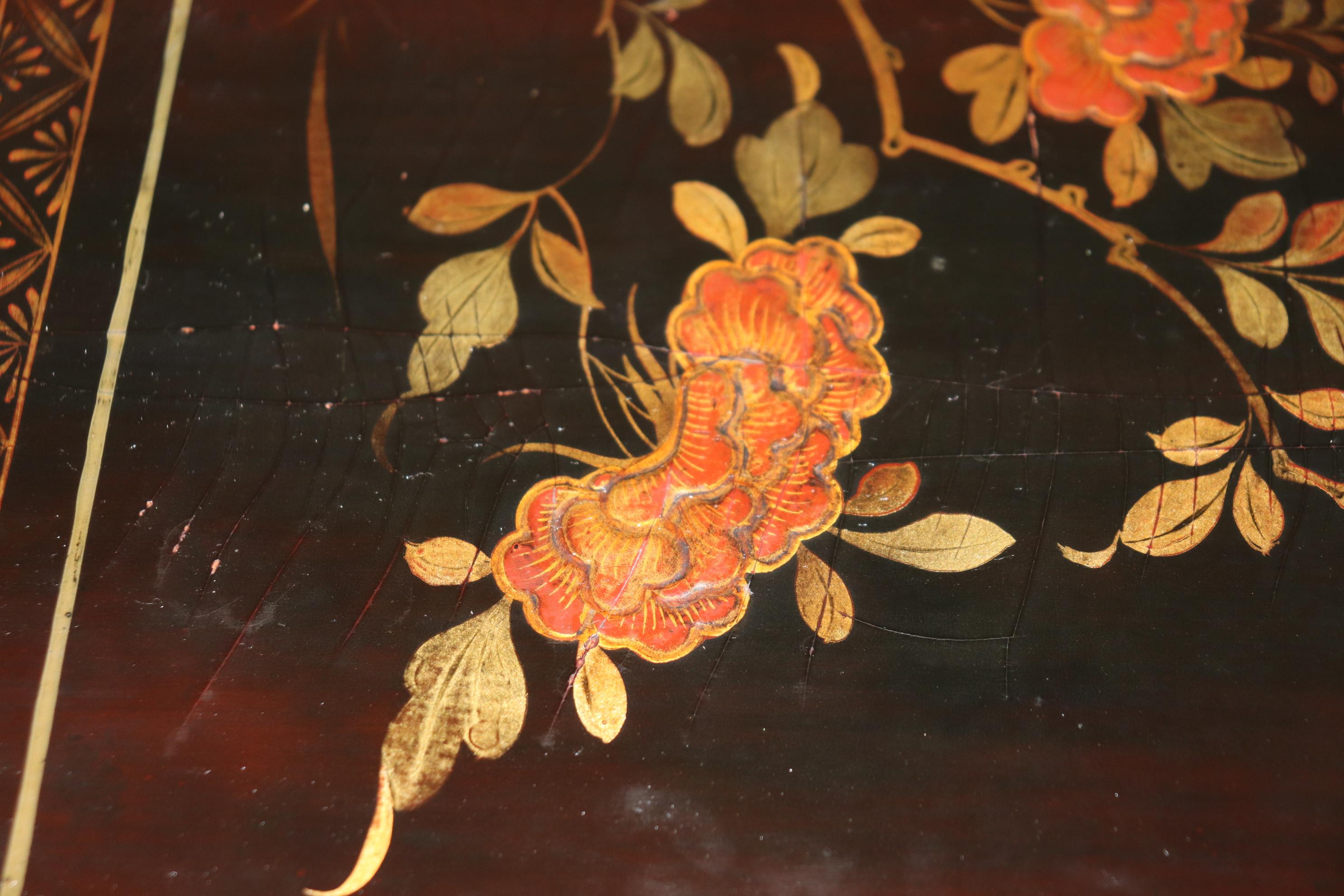 Einzelne Chinoiserie Messing Farbe dekoriert Maison Bagues zugeschrieben End Tabelle (Mitte des 20. Jahrhunderts) im Angebot