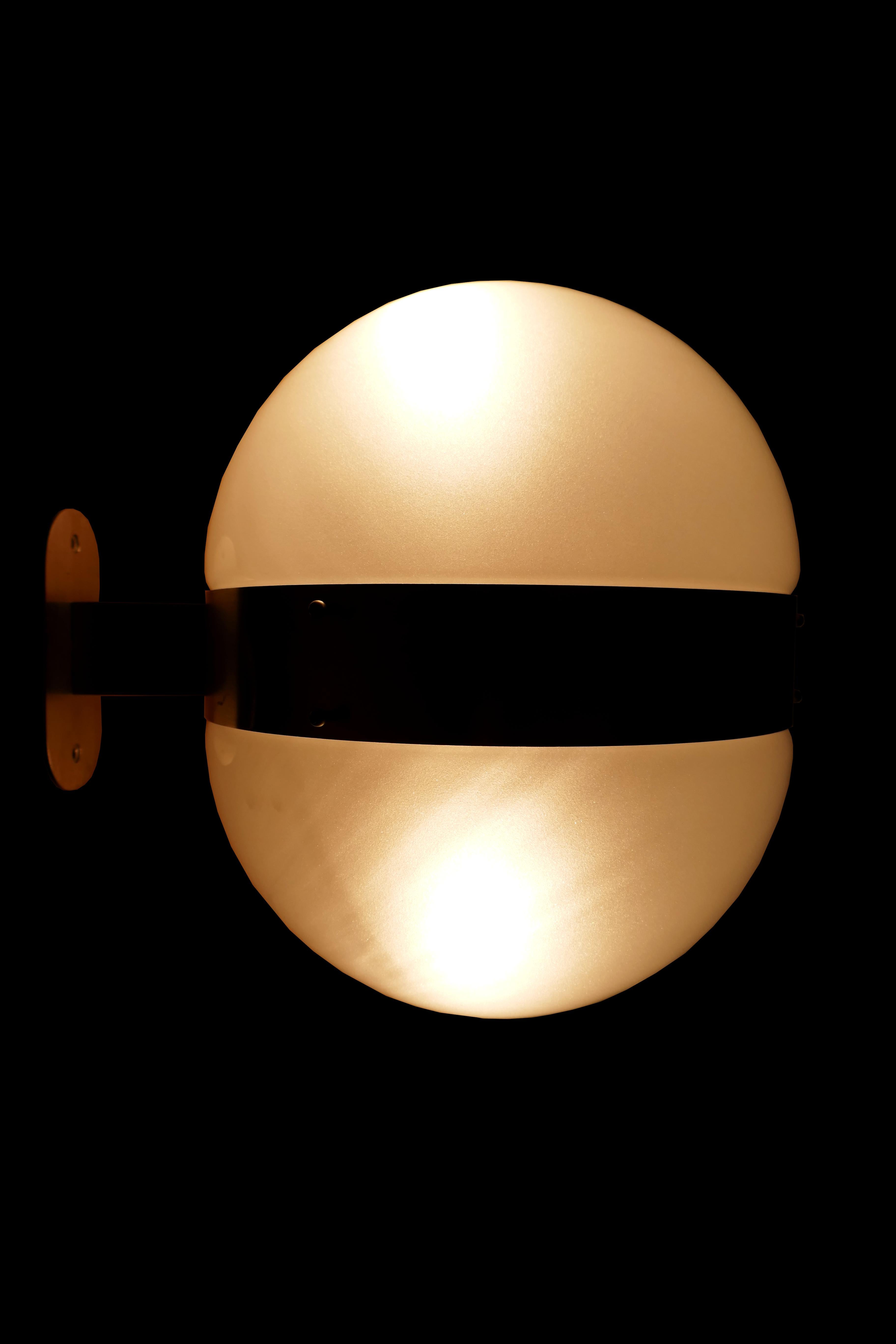 Single wall light
Design by Sergio Mazza for Artemide
Good conditions
Thank you