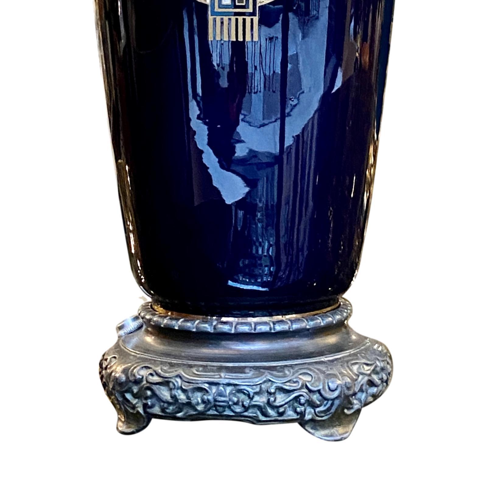 Français Lampe simple en porcelaine bleu cobalt en vente