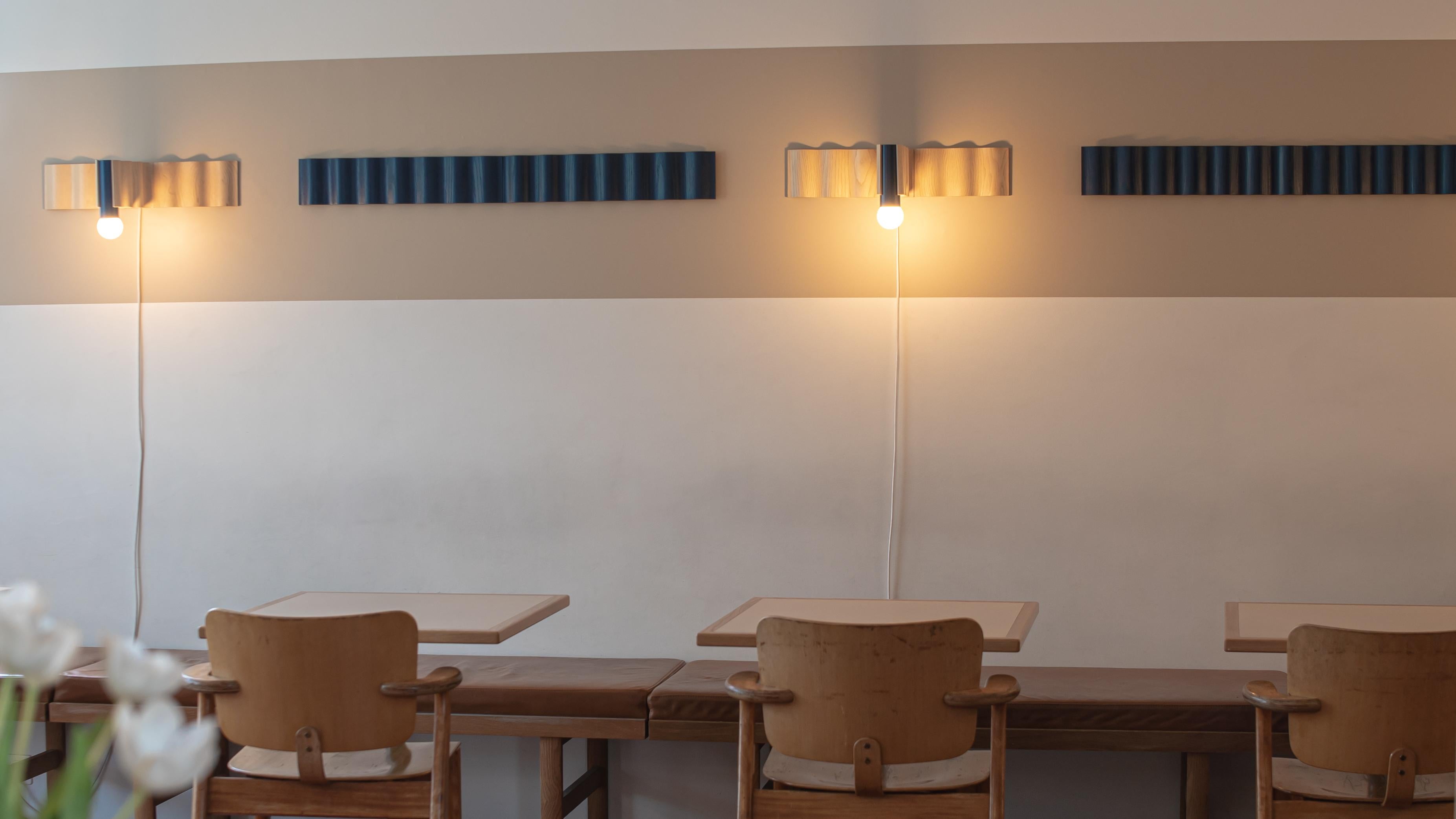 Aplique / Lámpara de Pared Corrugado Simple en Fresno Natural y Aluminio Cepillado en venta 11