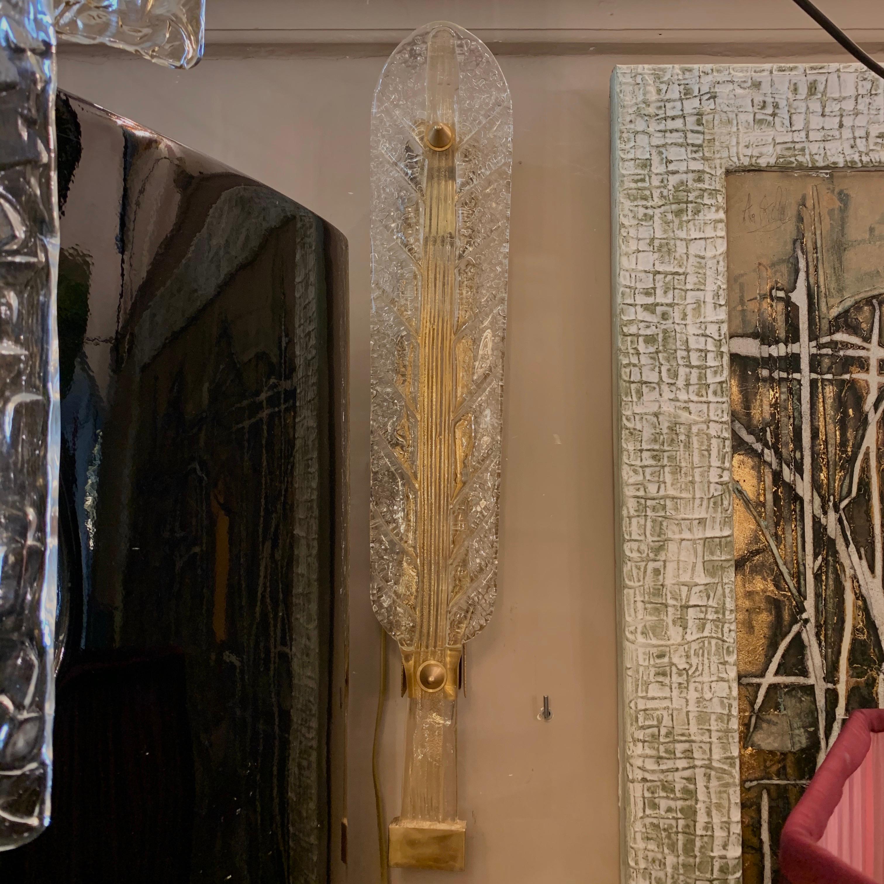 Single Craclé Murano glass leaf wall sconce with gold dust blown inside, brass structure and fittings.
Two light bulbs.