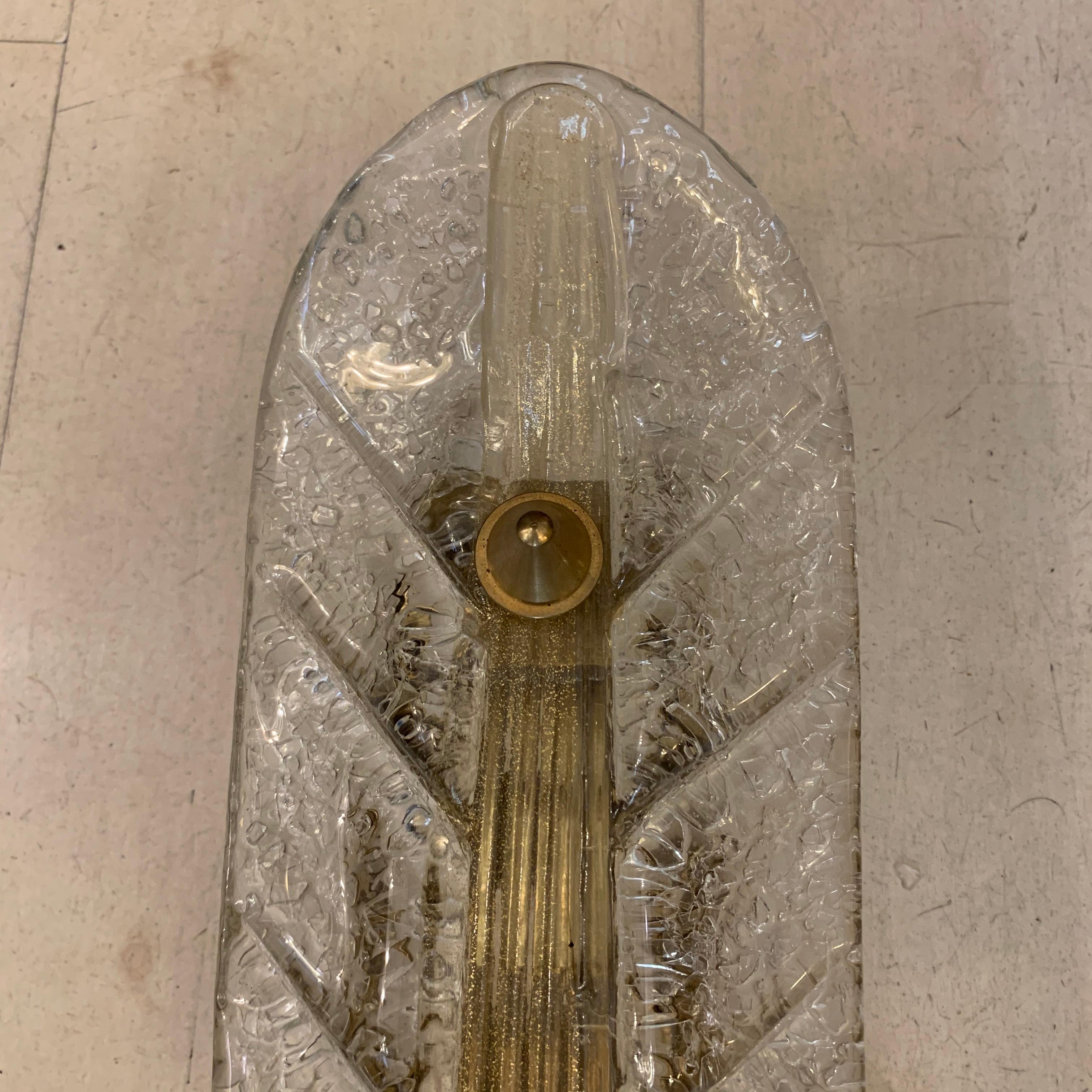 Single Craclé Murano Glass Leaf Wall Sconce, Brass Structure, 1940s 1