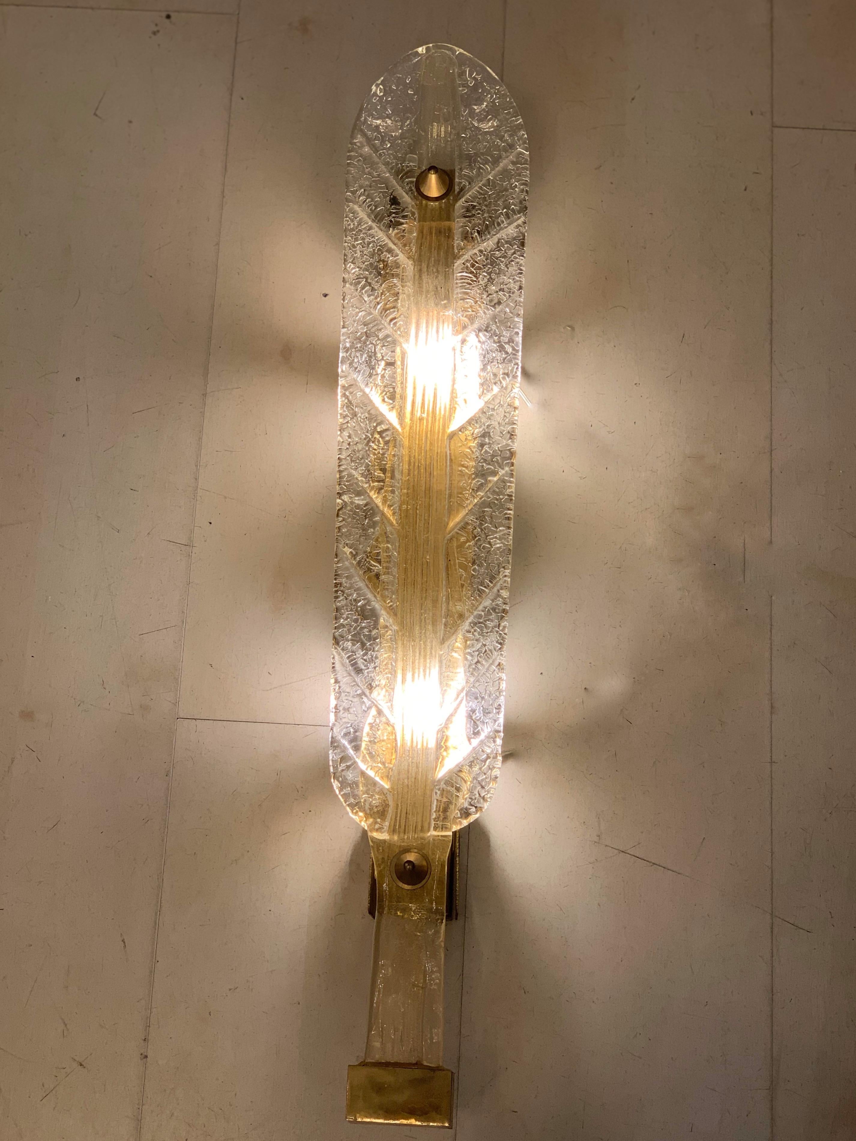 Single Craclé Murano Glass Leaf Wall Sconce, Brass Structure, 1940s 2