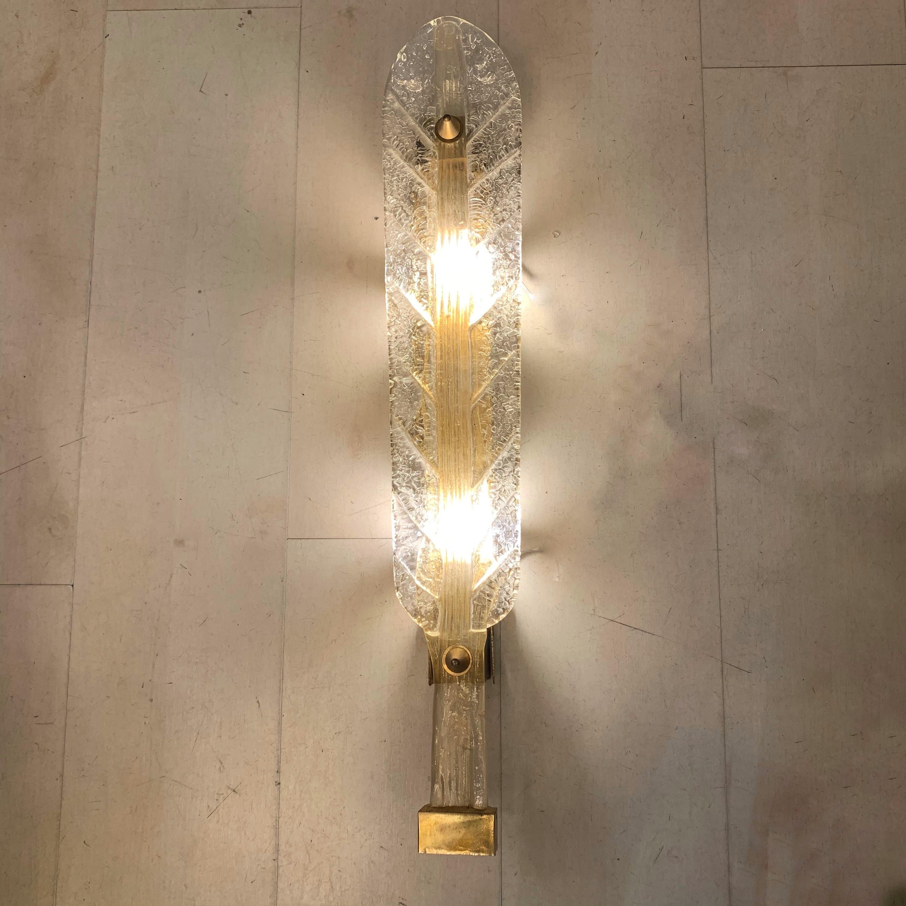 Single Craclé Murano Glass Leaf Wall Sconce, Brass Structure, 1940s 3