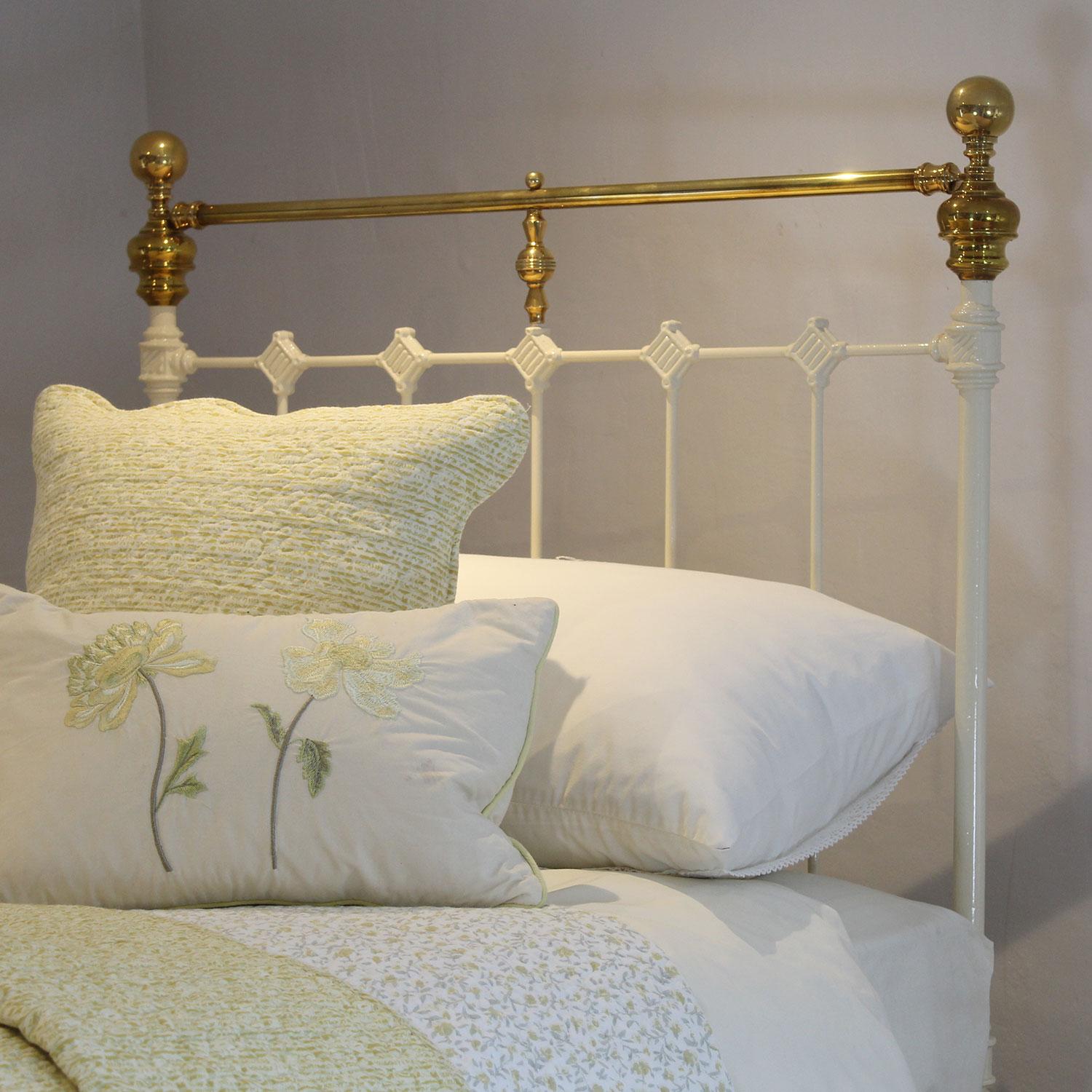 Single Cream Antique Bed MS58 In Good Condition In Wrexham, GB