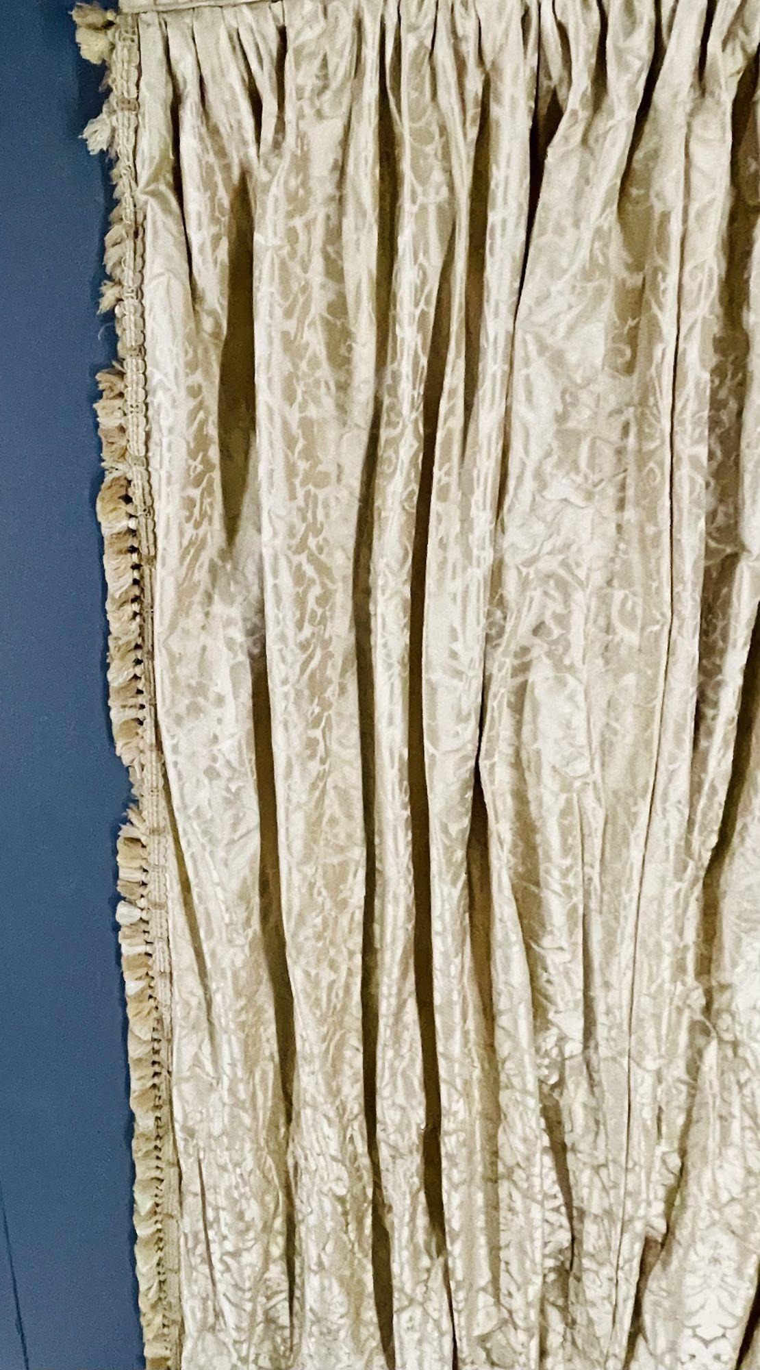 Single Cream Curtain on Valance, Window Treatment, Drapery In Good Condition For Sale In Stamford, CT