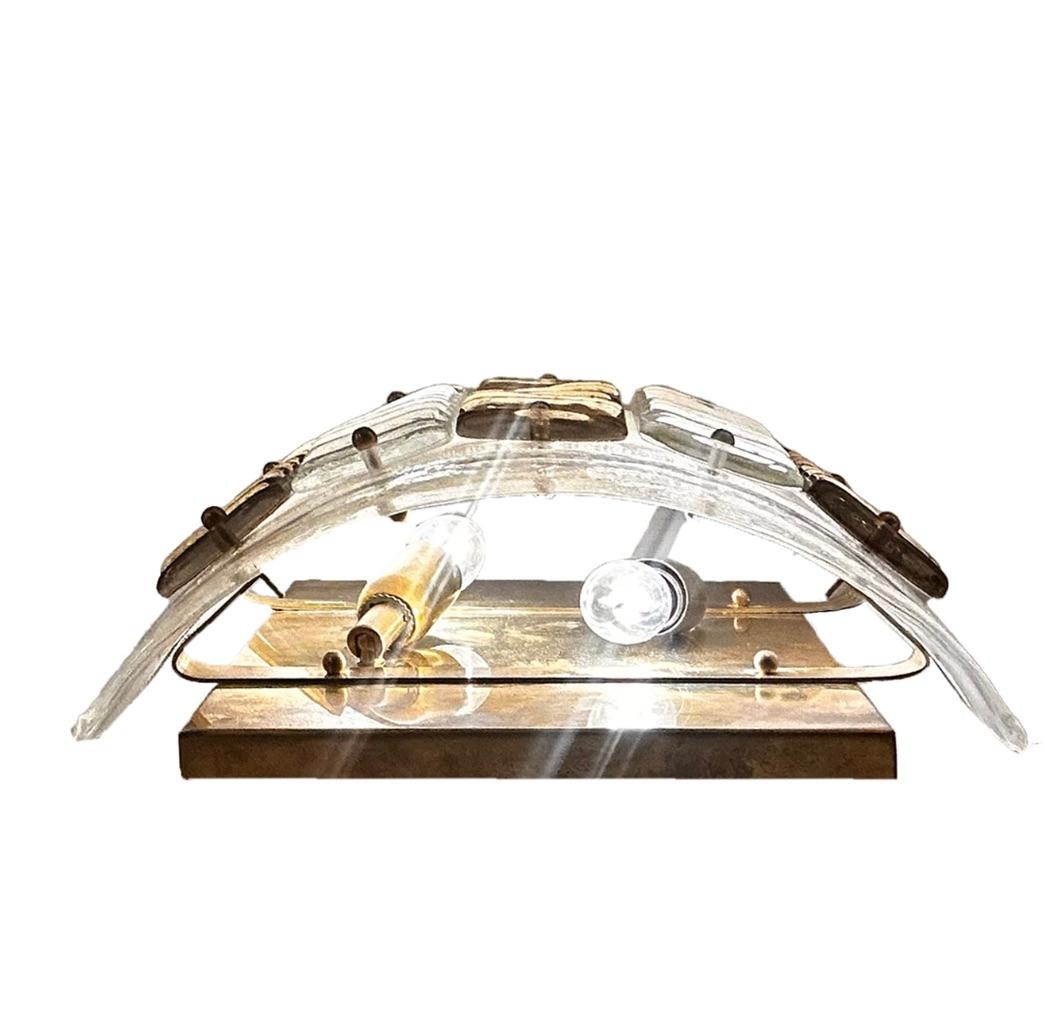 Single Corrugated Murano Glass and Brass Sconce In Good Condition For Sale In New York, NY