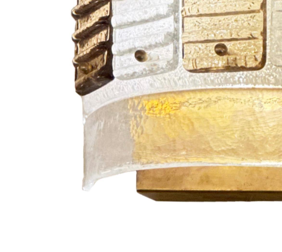Single Corrugated Murano Glass and Brass Sconce For Sale 1