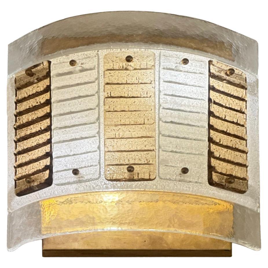 Single Corrugated Murano Glass and Brass Sconce For Sale