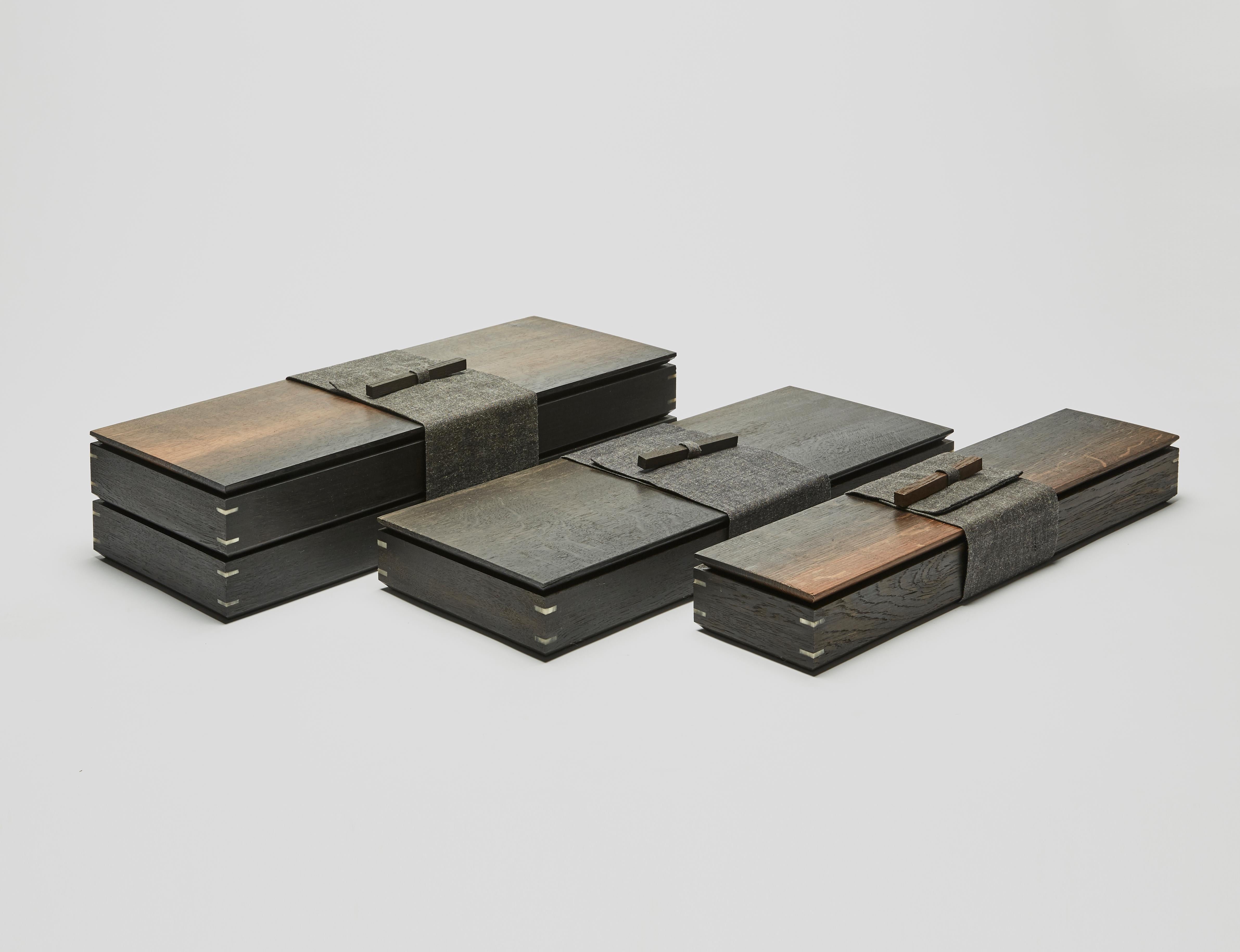 Single Damascus Knife Set with 3000-5000 Year-Old Bog-Oak Display Box In New Condition In London, GB